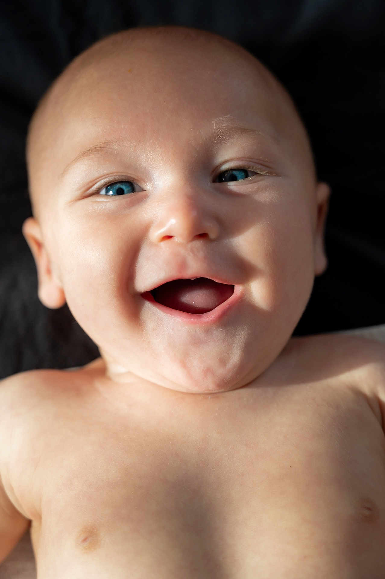 Elio is registered to the contest to win money with this photo: baby, smiling, blue_eyes, close_up, portrait, infant, skin, happy, child, cute, face, expression, natural_light, bare_chest, young, human, joy, cheerful, head, newborn