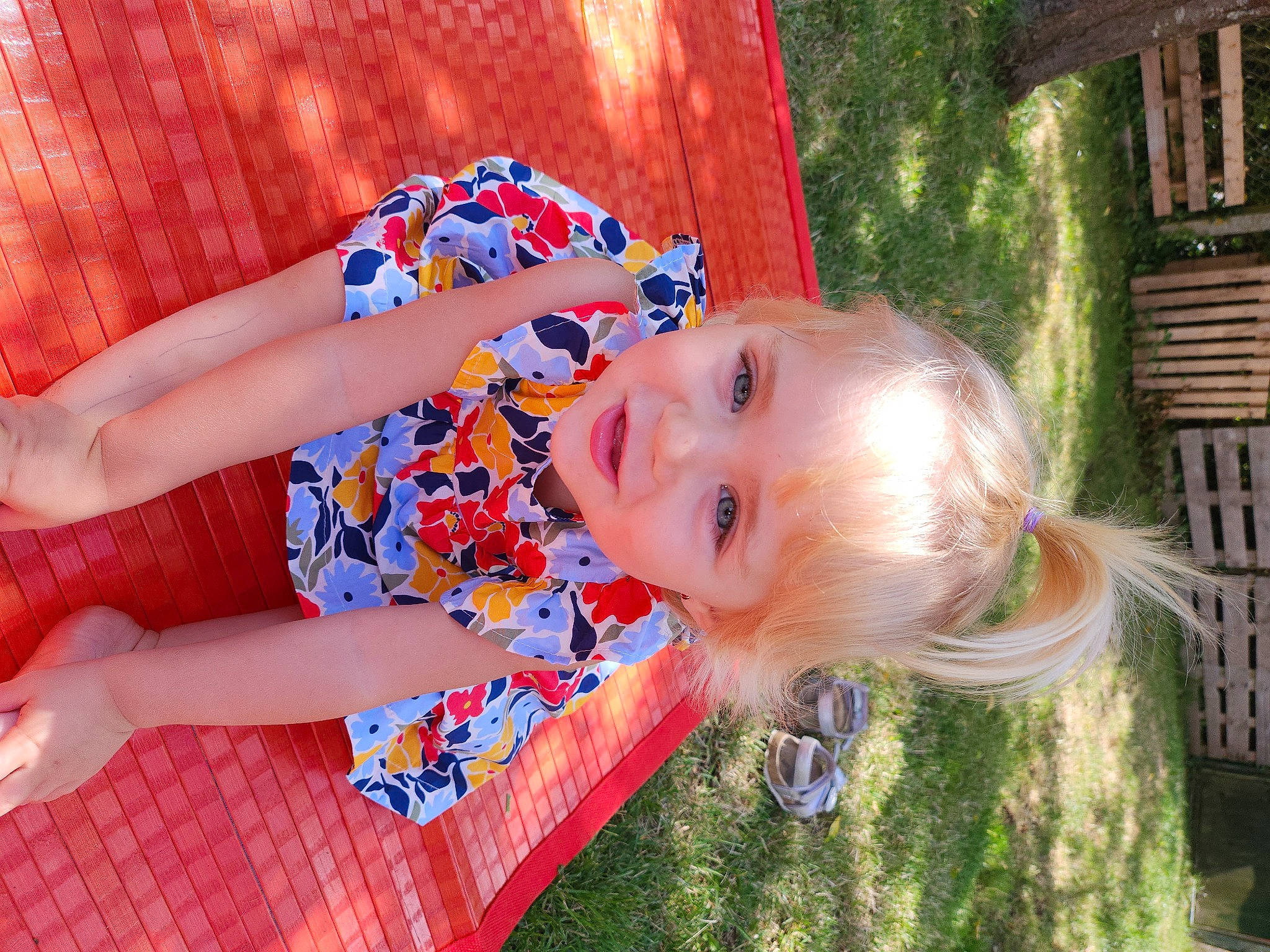 Kayna participe au concours pour gagner de l'argent avec cette photo : baby_toddler_clothing, child, dress, electric_blue, facial_expression, fun, grass, hairstyle, happy, human, leisure, people_in_nature, person, pink, plant, recreation, smile, thigh, toddler, tree