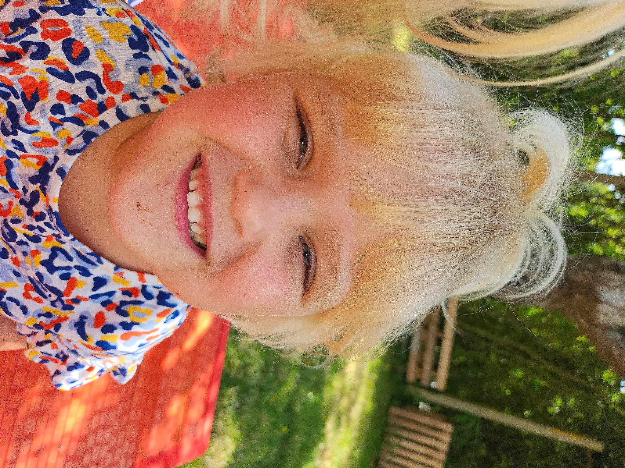 Ilyana participe au concours pour gagner de l'argent avec cette photo : blond, brown_hair, child, chin, eye, fun, grass, happy, iris, joy, leisure, lip, mouth, nose, people_in_nature, person, plant, smile, summer, sunlight