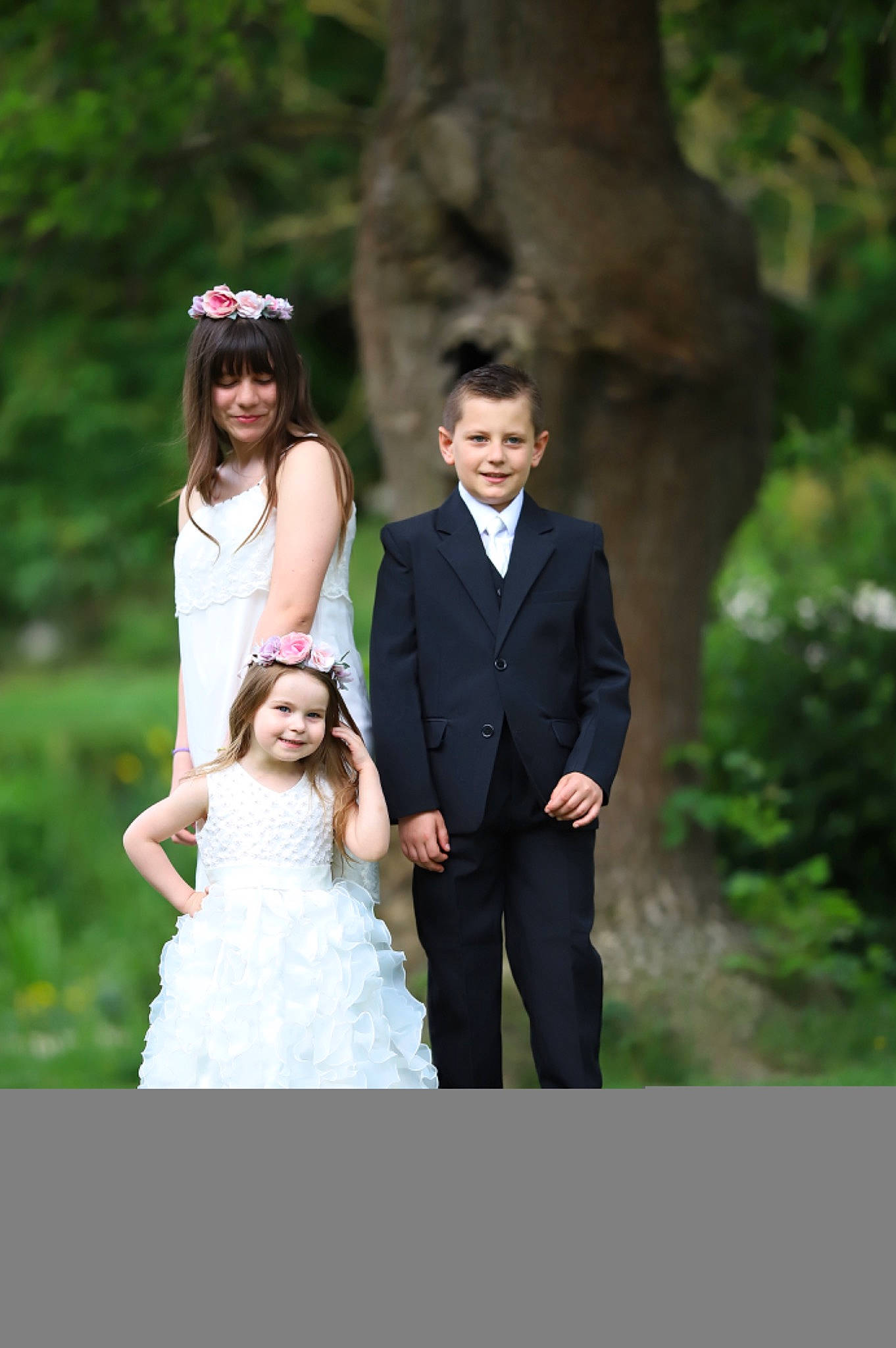 Ylounna participe au concours pour gagner de l'argent avec cette photo : beauty, bridal_clothing, bride, ceremony, dress, event, facial_expression, fashion, formal_wear, gown, groom, joy, lady, male, natural_environment, person, photograph, photography, suit, veil