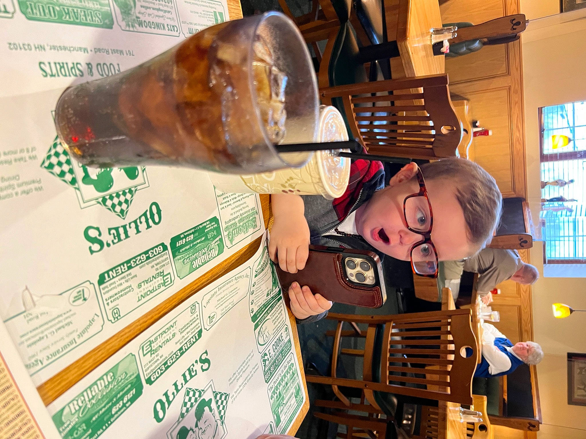 Réal is registered to the contest to win money with this photo: chair, cooking, cuisine, delicacy, dish, engineering, eyewear, fast_food, food, machine, meat, person, smile, surprise