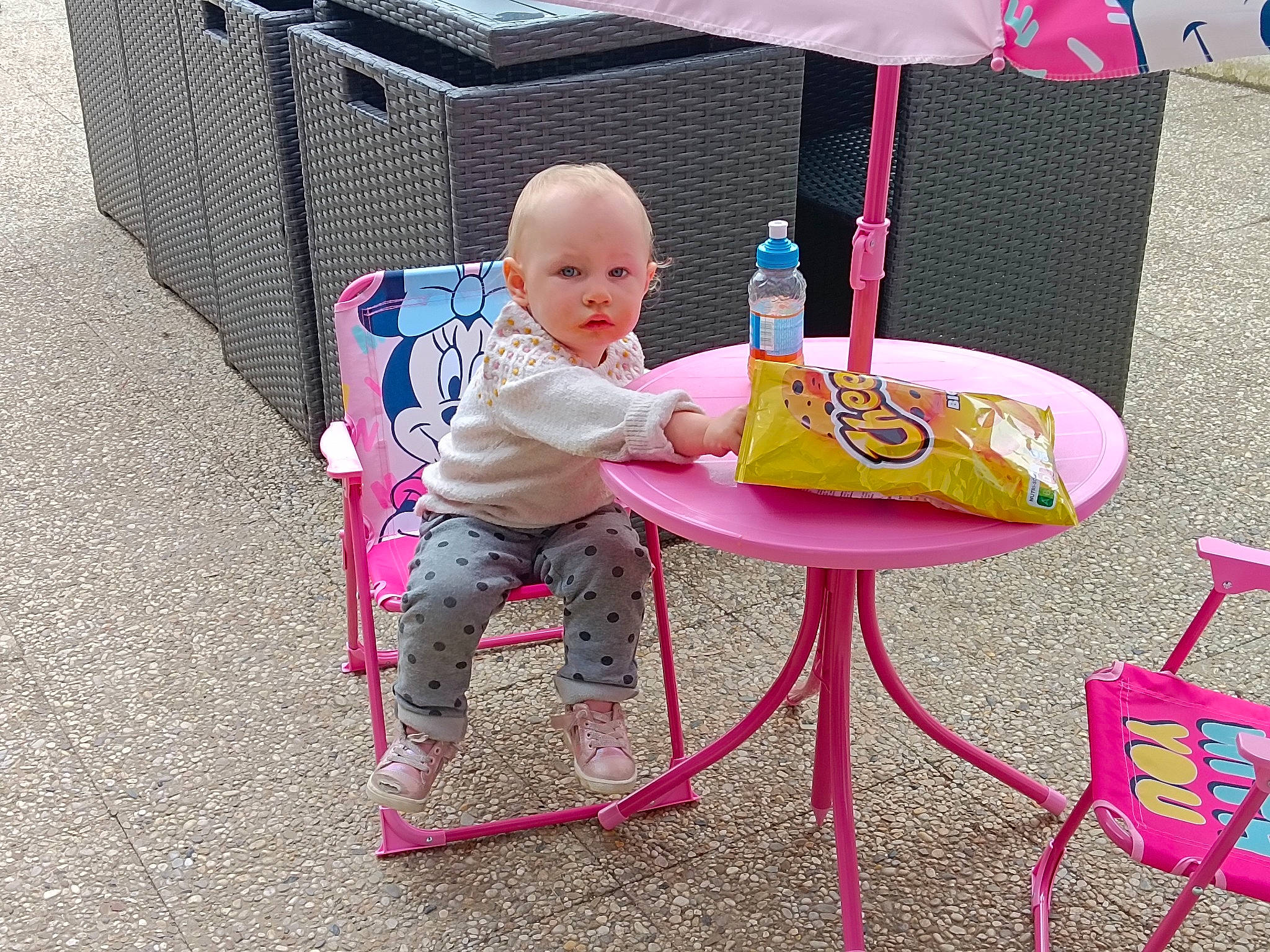 Layla participe au concours pour gagner de l'argent avec cette photo : baby, baby_products, baby_toddler_clothing, baby_toys, chair, child, comfort, event, fun, furniture, lap, leisure, magenta, outdoor_furniture, person, pink, play, sharing, sitting, table