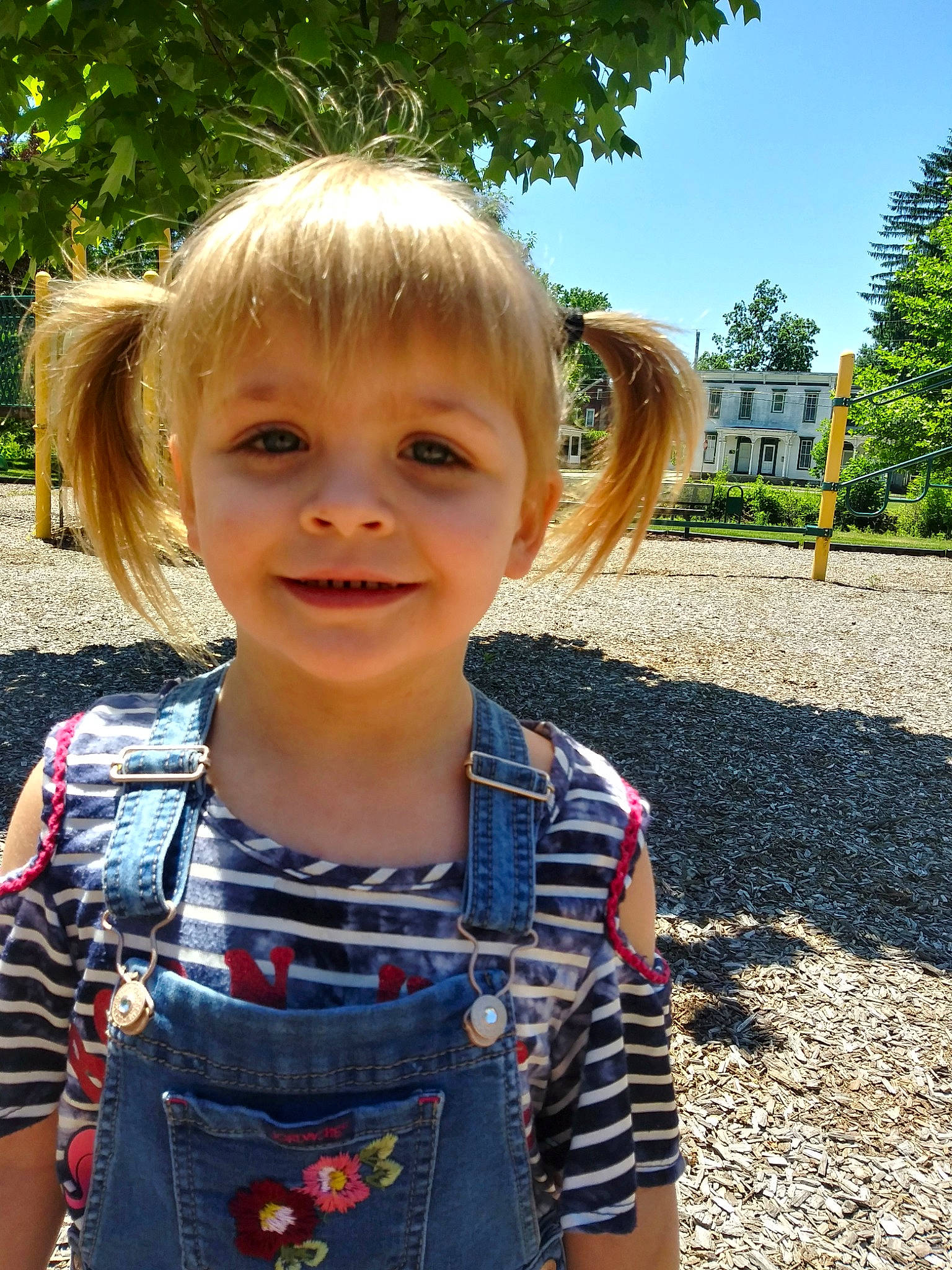 Thorn is registered to the contest to win money with this photo: blond, child, denim, eye, face, grass, hair, hairstyle, head, jeans, joy, lip, nose, people, person, public_space, smile, summer, textile, toddler