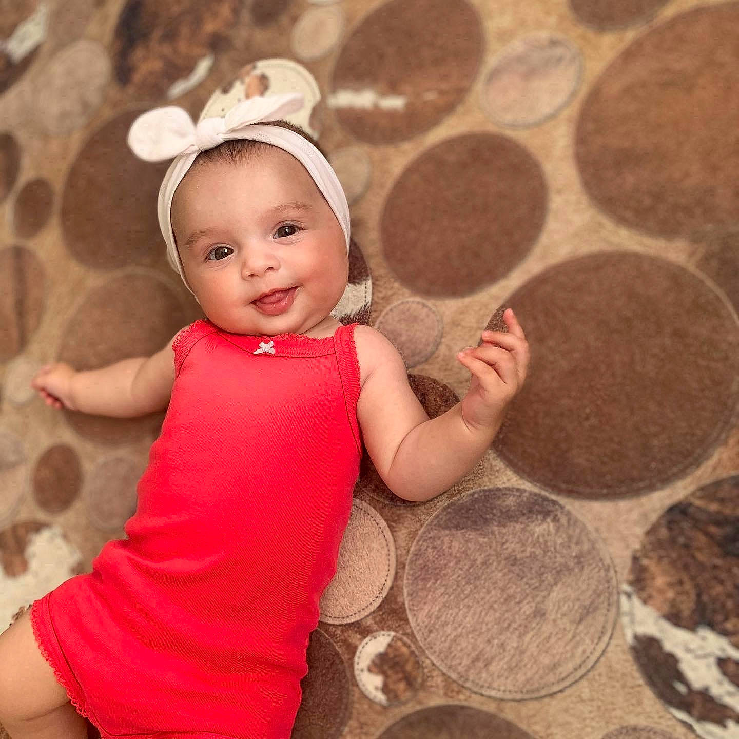 Hailey a rejoint le concours — aidez-le/la à gagner de superbes lots ! baby, baby_toddler_clothing, child, child_model, fashion_accessory, fawn, hat, headgear, joy, pattern, person, photography, pink, play, skin, smile, toddler