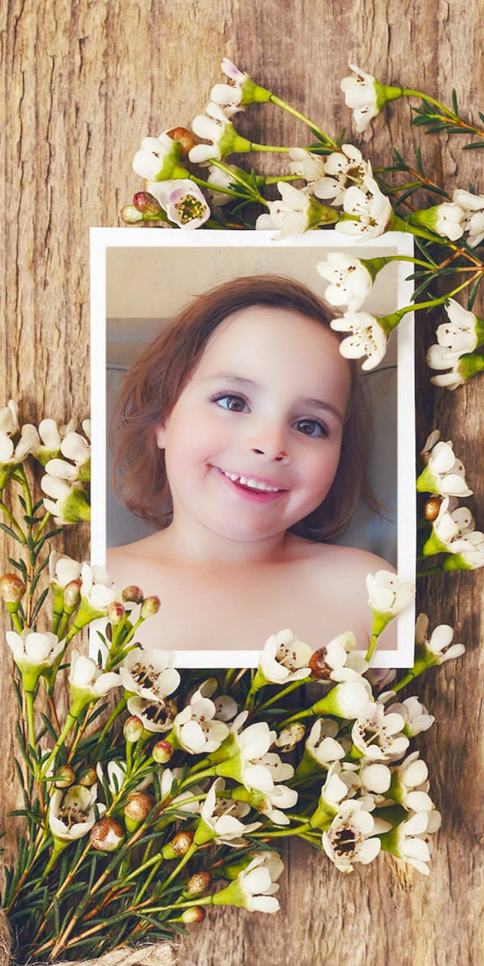 Luna participe au concours pour gagner de l'argent avec cette photo : beauty, blossom, brown_hair, flower, hair, hair_accessory, hairstyle, headpiece, jasmine, joy, long_hair, magnolia, person, petal, photo_shoot, photomontage, picture_frame, plant, portrait, smile
