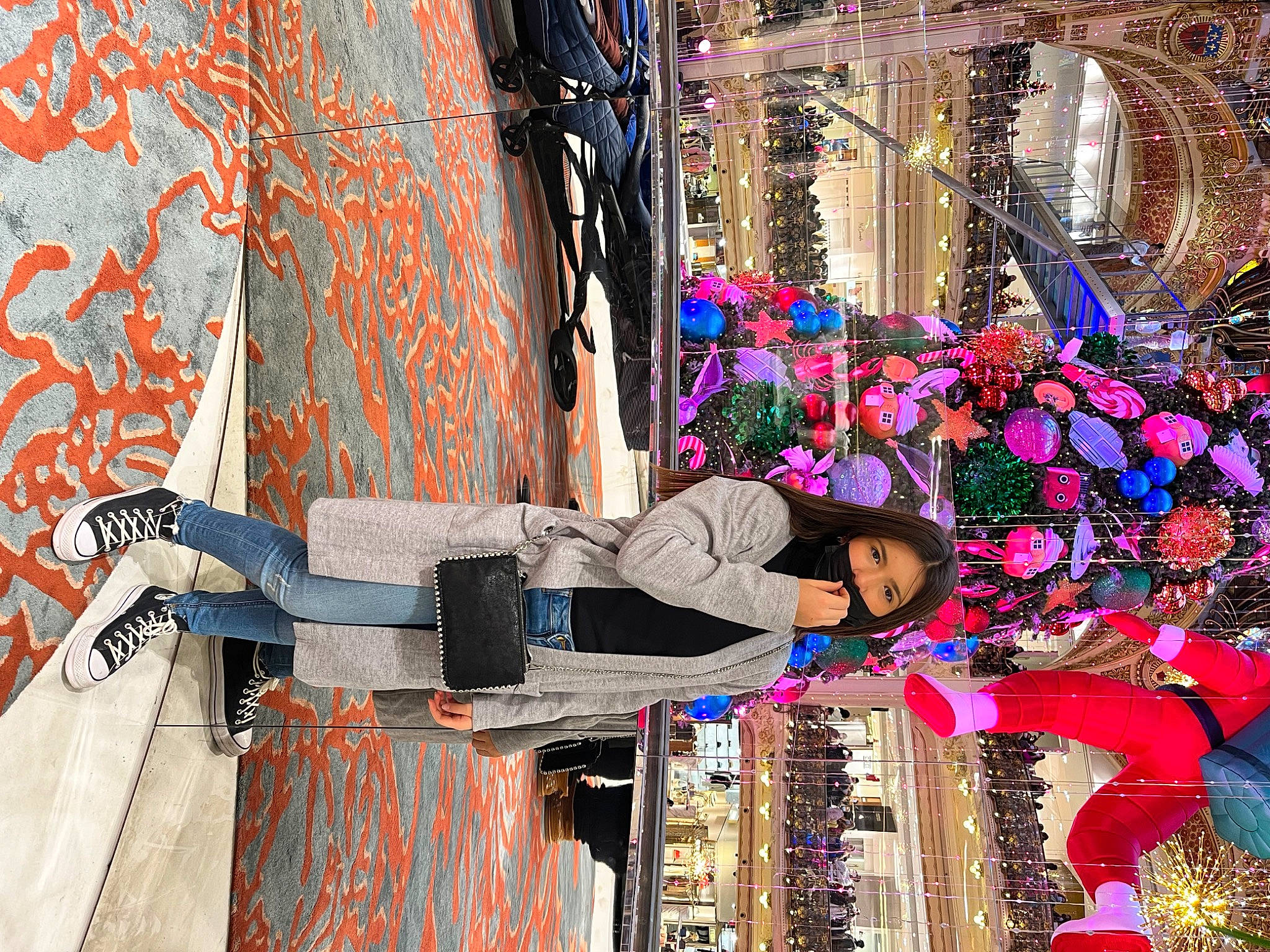 Janelle a rejoint le concours — aidez-le/la à gagner de superbes lots ! art, beauty, city, design, event, fashion, flower, flower_arranging, fun, leisure, magenta, person, petal, photograph, plant, red, snapshot, street_fashion, textile, town