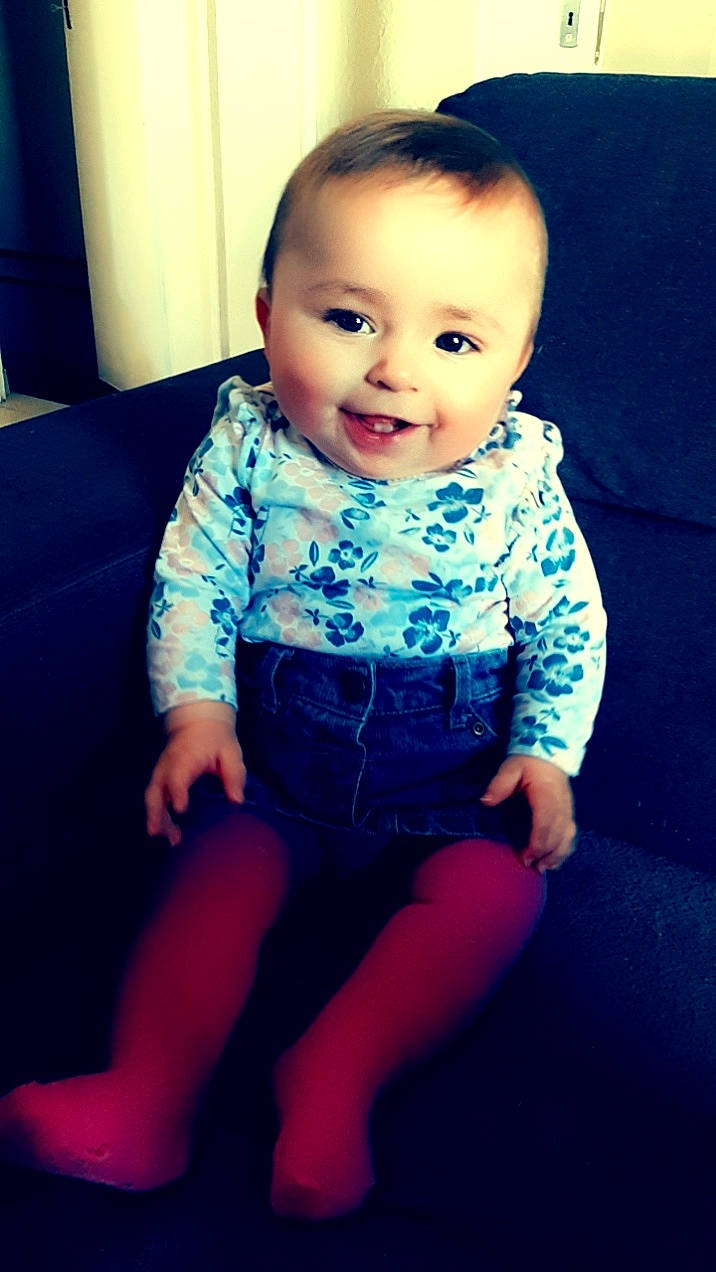 Laïna participe au concours pour gagner de l'argent avec cette photo : azure, baby_toddler_clothing, blue, cheek, chin, eye, face, facial_expression, flash_photography, hair, hairstyle, head, human, human_body, joy, neck, person, purple, shoulder, skin