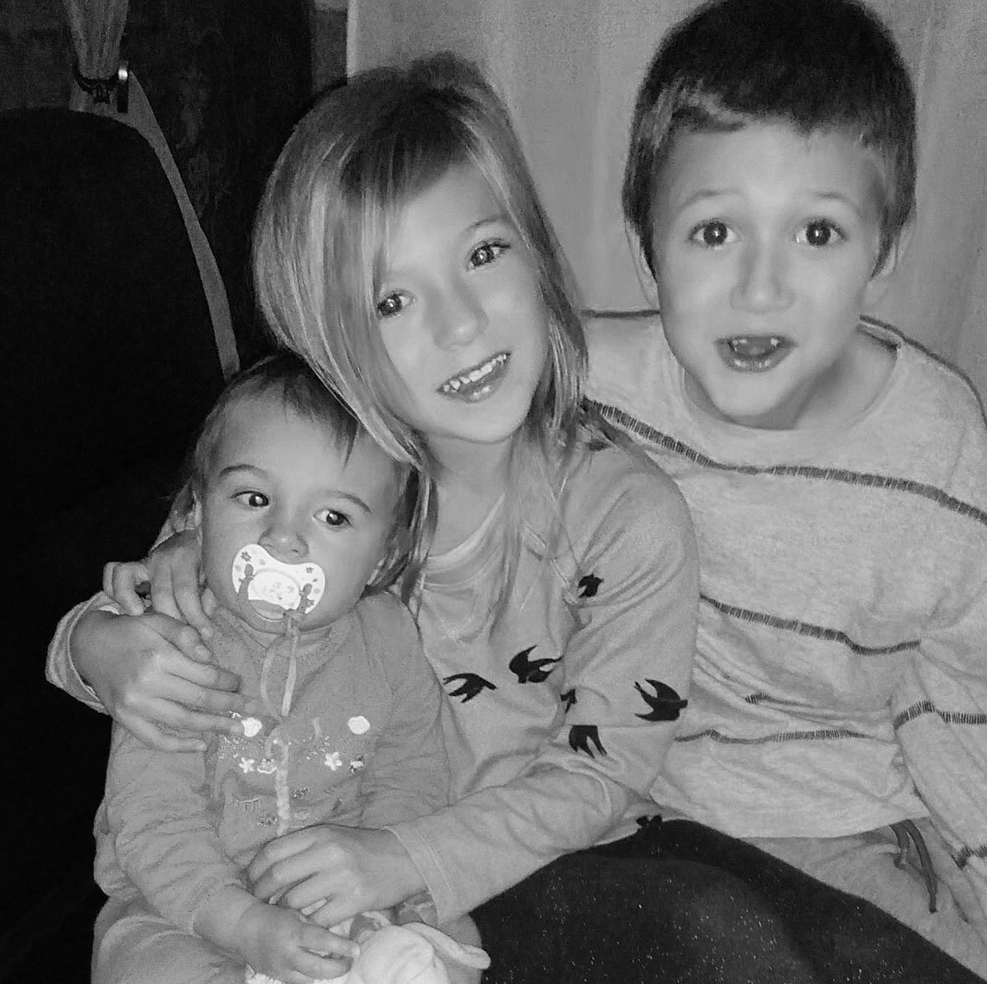 Nolan a rejoint le concours — aidez-le/la à gagner de superbes lots ! black, black_and_white, child, day, emotion, face, facial_expression, head, infant, joy, monochrome_photography, nose, people, person, photograph, sitting, skin, smile, snapshot, toddler