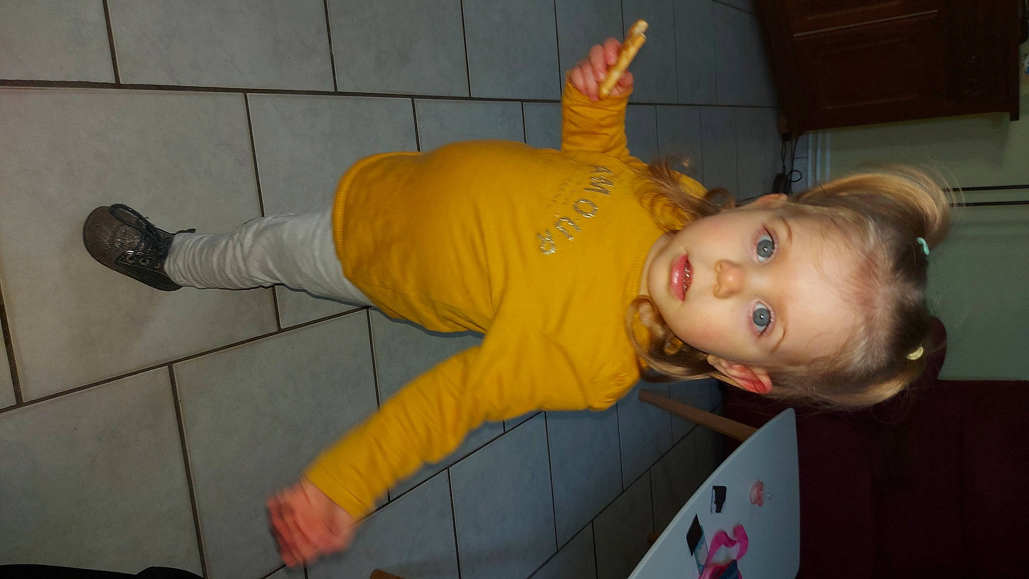 Chloé a rejoint le concours — aidez-le/la à gagner de superbes lots ! child, cleanliness, flooring, fun, person, toddler