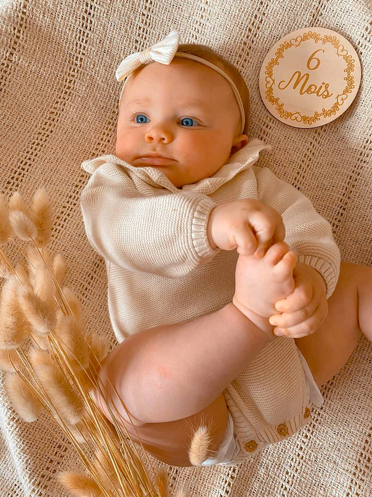 Rafaëla a rejoint le concours — aidez-le/la à gagner de superbes lots ! arm, baby, baby_toddler_clothing, cheek, chest, child, comfort, doll, finger, gesture, hand, linens, organ, peach, person, pink, skin, thumb, toy, wood