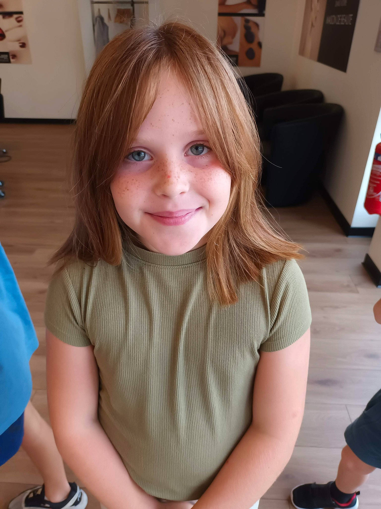 Lillya participe au concours pour gagner de l'argent avec cette photo : bangs, blond, cheek, child, chin, floor, flooring, fun, happy, human_leg, joint, joy, layered_hair, long_hair, neck, person, picture_frame, shoulder, sitting, skin