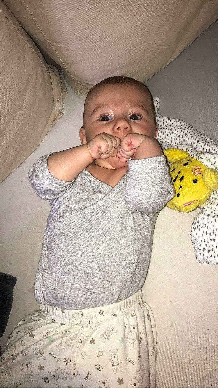 Malonn participe au concours pour gagner de l'argent avec cette photo : baby, child, head, mouth, person, toddler