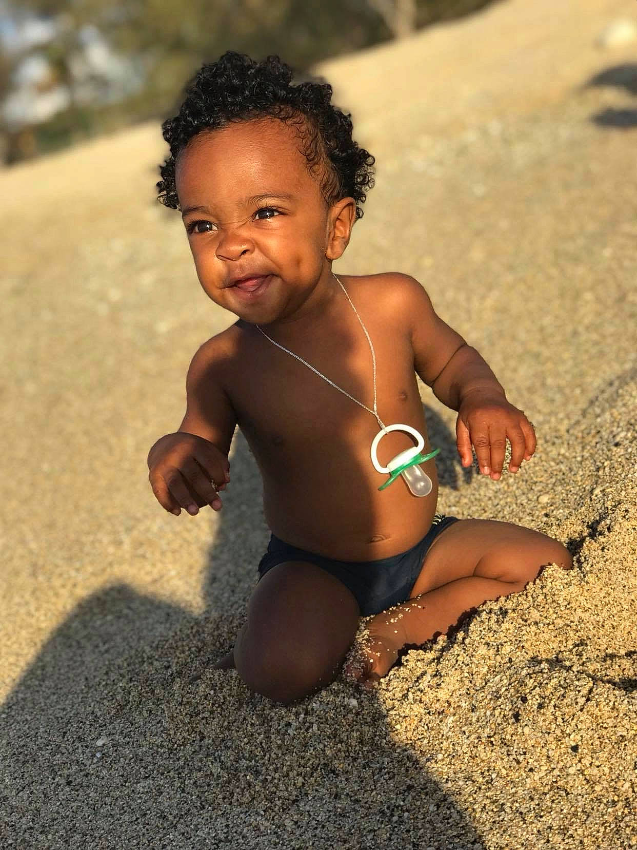 Marwan a rejoint le concours — aidez-le/la à gagner de superbes lots ! abdomen, baby, black_hair, brown, child, fun, joint, leg, muscle, person, photography, play, skin, smile, summer, toddler, trunk, undergarment, vacation