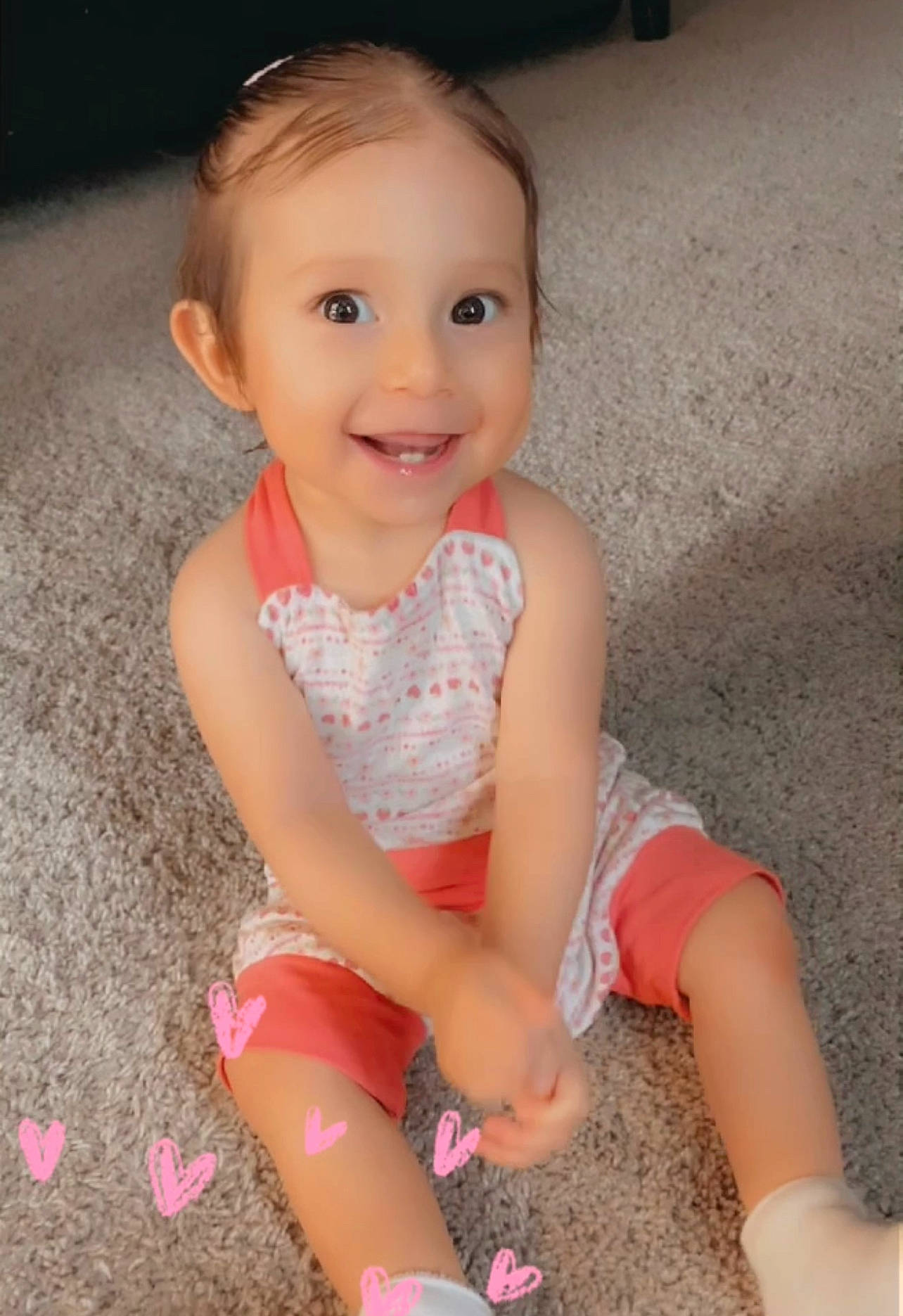 Anahi is registered to the contest to win money with this photo: arm, baby_toddler_clothing, cheek, clothing, eye, face, finger, grass, hair, happy, head, iris, joint, joy, nose, person, pink, skin, sleeve, smile