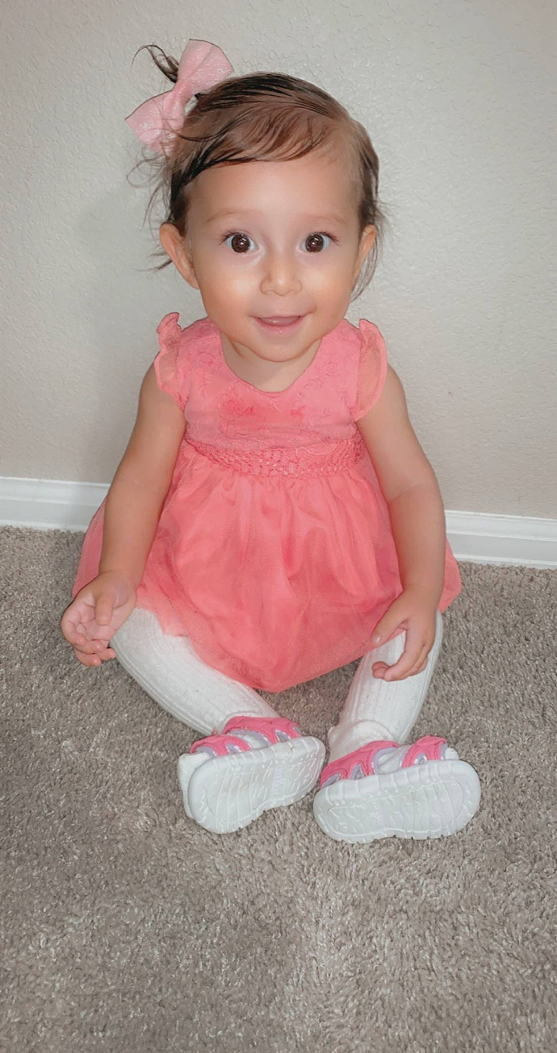 Anahi is registered to the contest to win money with this photo: arm, baby_toddler_clothing, cheek, chin, dress, eye, face, hand, head, human_body, iris, joy, leg, lip, nose, person, pink, skin, sleeve, smile