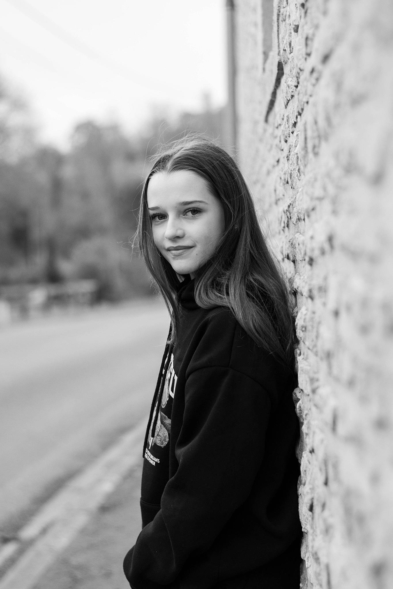 Emma a rejoint le concours — aidez-le/la à gagner de superbes lots ! black_and_white, black_hair, blond, brown_hair, eye, flash_photography, fun, fur, grass, grey, happy, joy, lip, long_hair, monochrome, monochrome_photography, person, road, smile, street