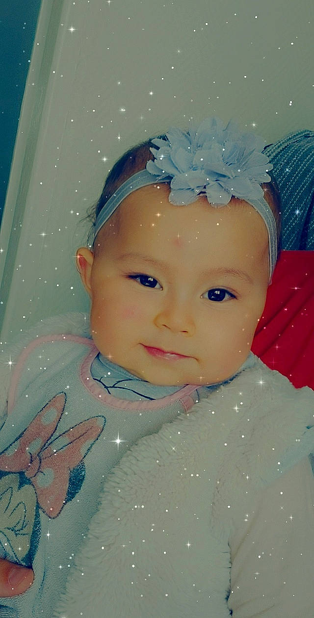 Shaïna a rejoint le concours — aidez-le/la à gagner de superbes lots ! baby, cheek, child, eye, face, forehead, hair_accessory, head, iris, person, skin, toddler