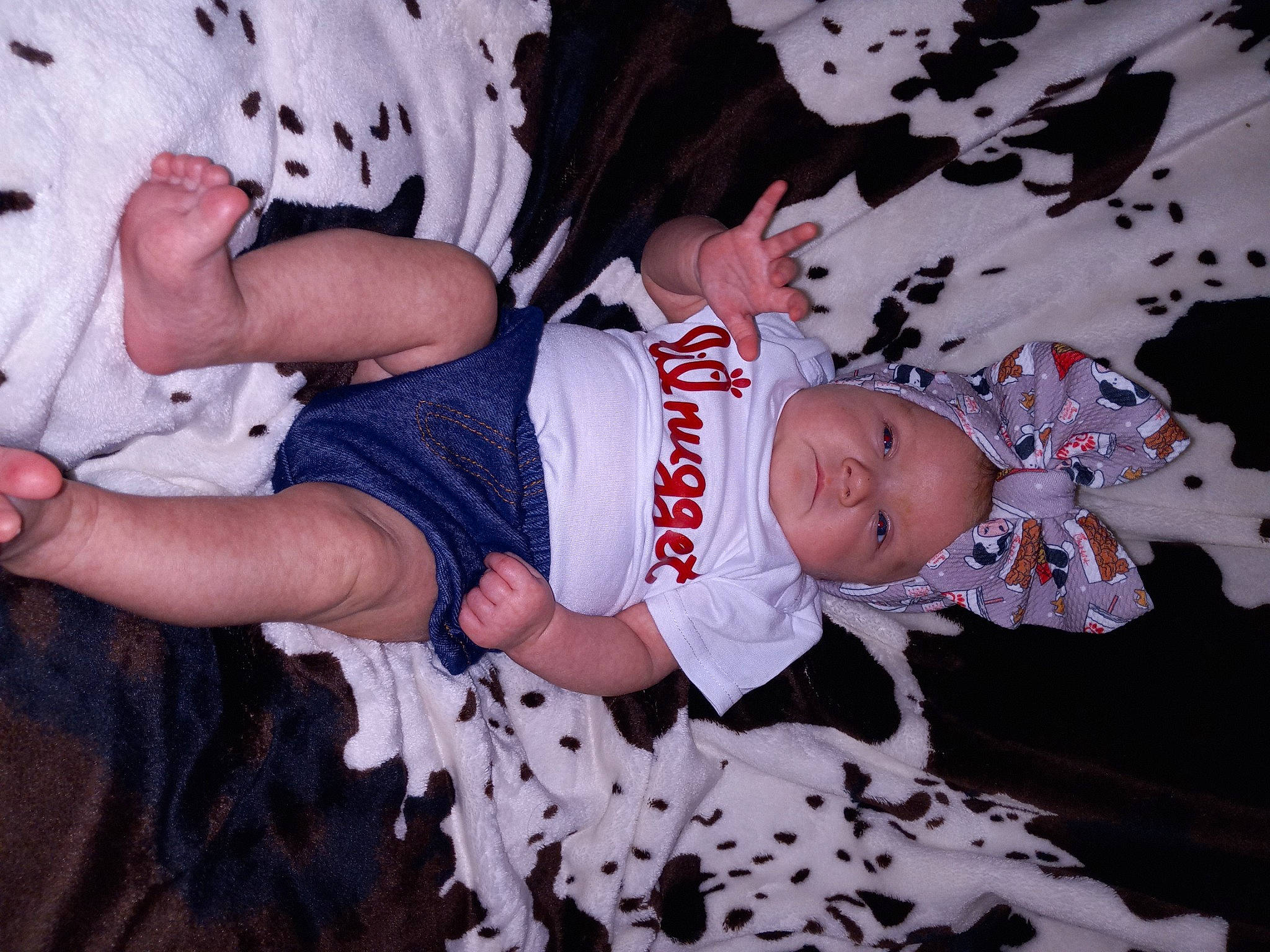 Dynver is registered to the contest to win money with this photo: baby, baby_toddler_clothing, child, comfort, fun, happy, hat, headwear, human_body, human_leg, pattern, people, person, product, sleeve, sock, t_shirt, textile, thigh, toddler