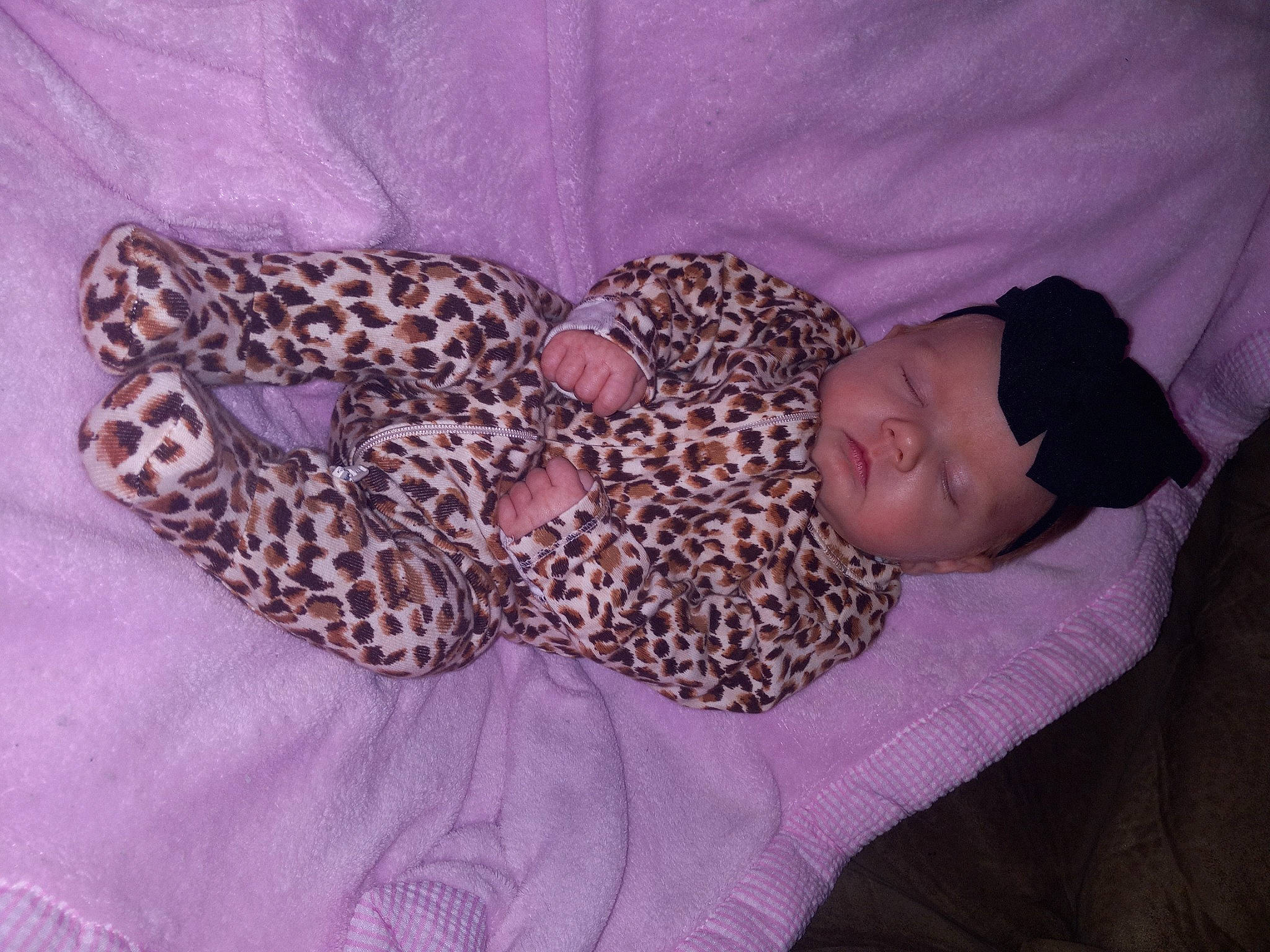 Dynver is registered to the contest to win money with this photo: baby, baby_products, baby_sleeping, baby_toddler_clothing, bed, bed_sheet, bedding, child, comfort, flooring, headgear, headwear, linens, magenta, pattern, person, purple, room, sleeve, textile