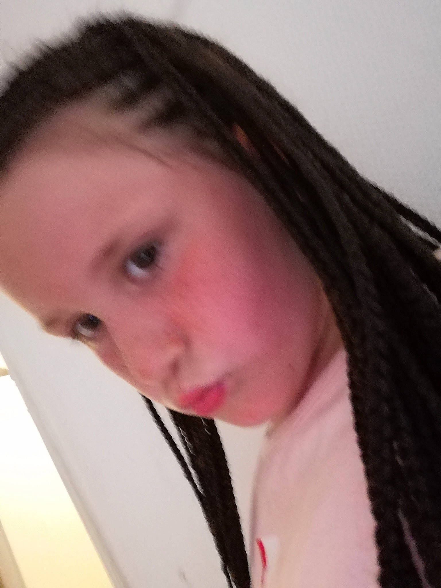 Luciana a rejoint le concours — aidez-le/la à gagner de superbes lots ! black_hair, cheek, chin, ear, eye, eyebrow, eyelash, face, forehead, hair, hairstyle, head, jaw, lip, long_hair, mouth, neck, nose, person, selfie