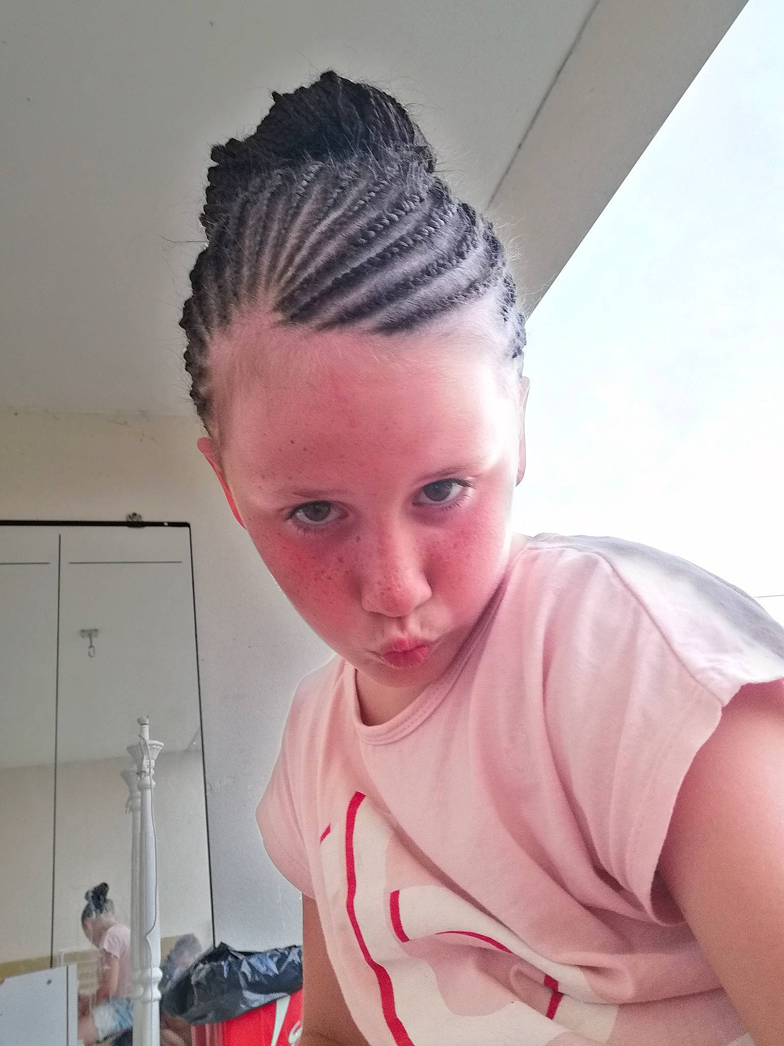 Luciana a rejoint le concours — aidez-le/la à gagner de superbes lots ! black_hair, child, chin, cornrows, eyebrow, face, forehead, hair, hair_coloring, hairstyle, head, jaw, lip, neck, person, pink