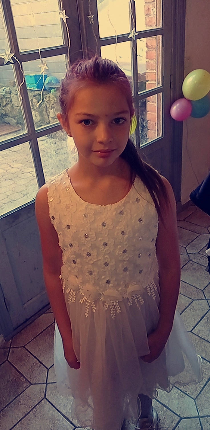 Peyson a rejoint le concours — aidez-le/la à gagner de superbes lots ! baby_toddler_clothing, beauty, black_hair, cool, day_dress, dress, embellishment, facial_expression, fashion, fashion_design, hair, hairstyle, happy, neck, one_piece_garment, person, shoulder, sleeve, standing, textile