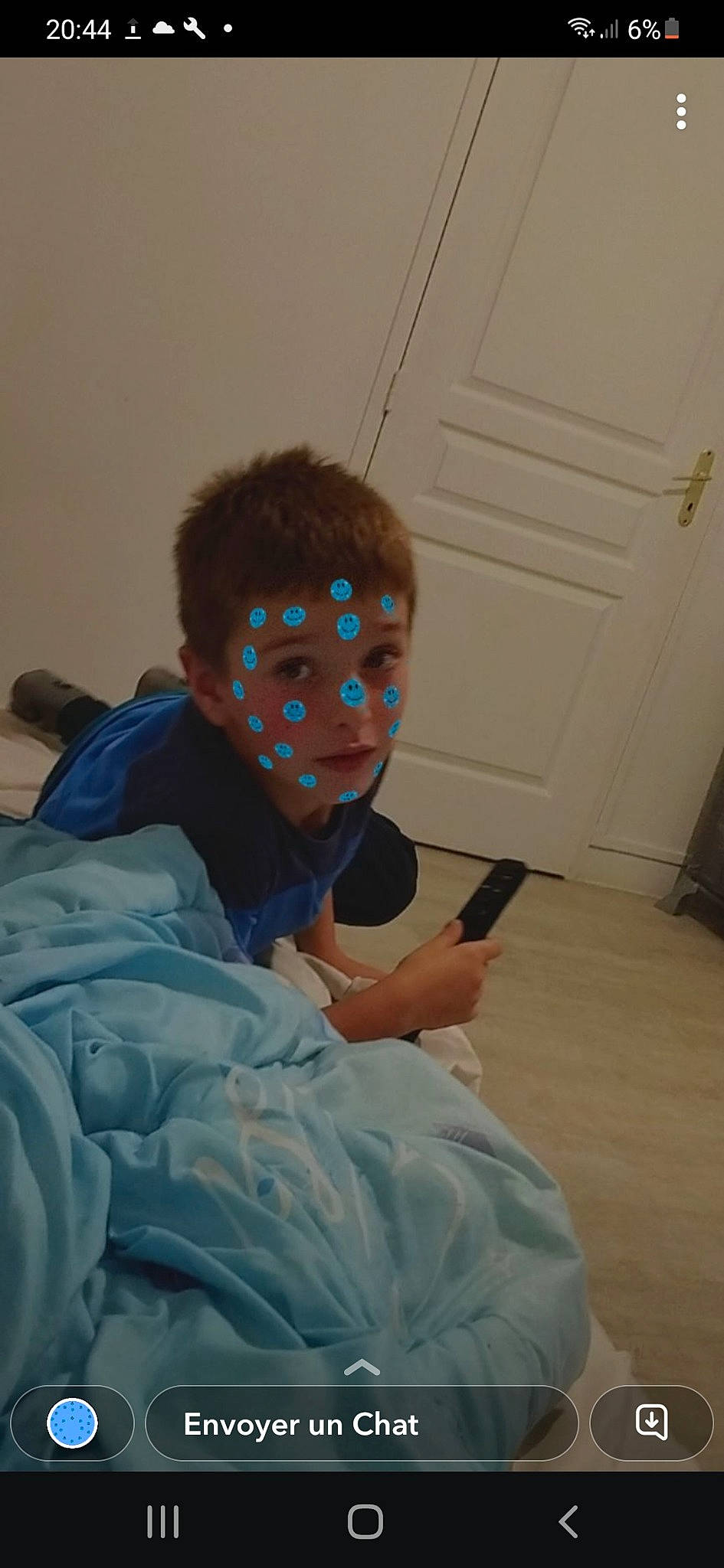 Peyson participe au concours pour gagner de l'argent avec cette photo : clinic, comfort, costume, door, elbow, flooring, glove, hardwood, hospital, medical, medical_glove, medical_procedure, person, personal_protective_equipment, room, science, scrubs, service, sitting, vision_care