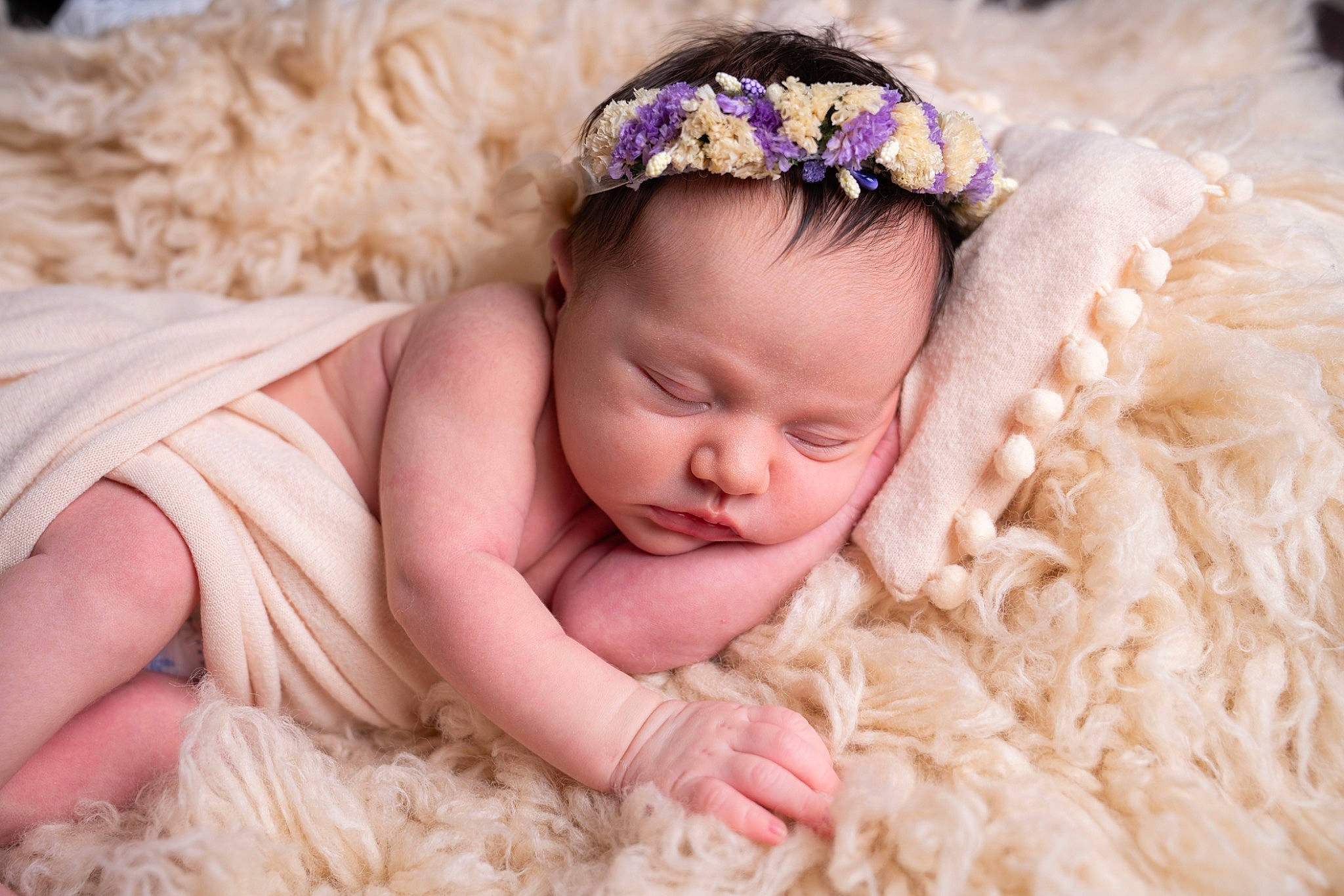Kamila a rejoint le concours — aidez-le/la à gagner de superbes lots ! baby, baby_sleeping, baby_toddler_clothing, child, comfort, crochet, face, fun, hand, happy, headband, headgear, headpiece, iris, jewellery, linens, person, pink, skin, textile