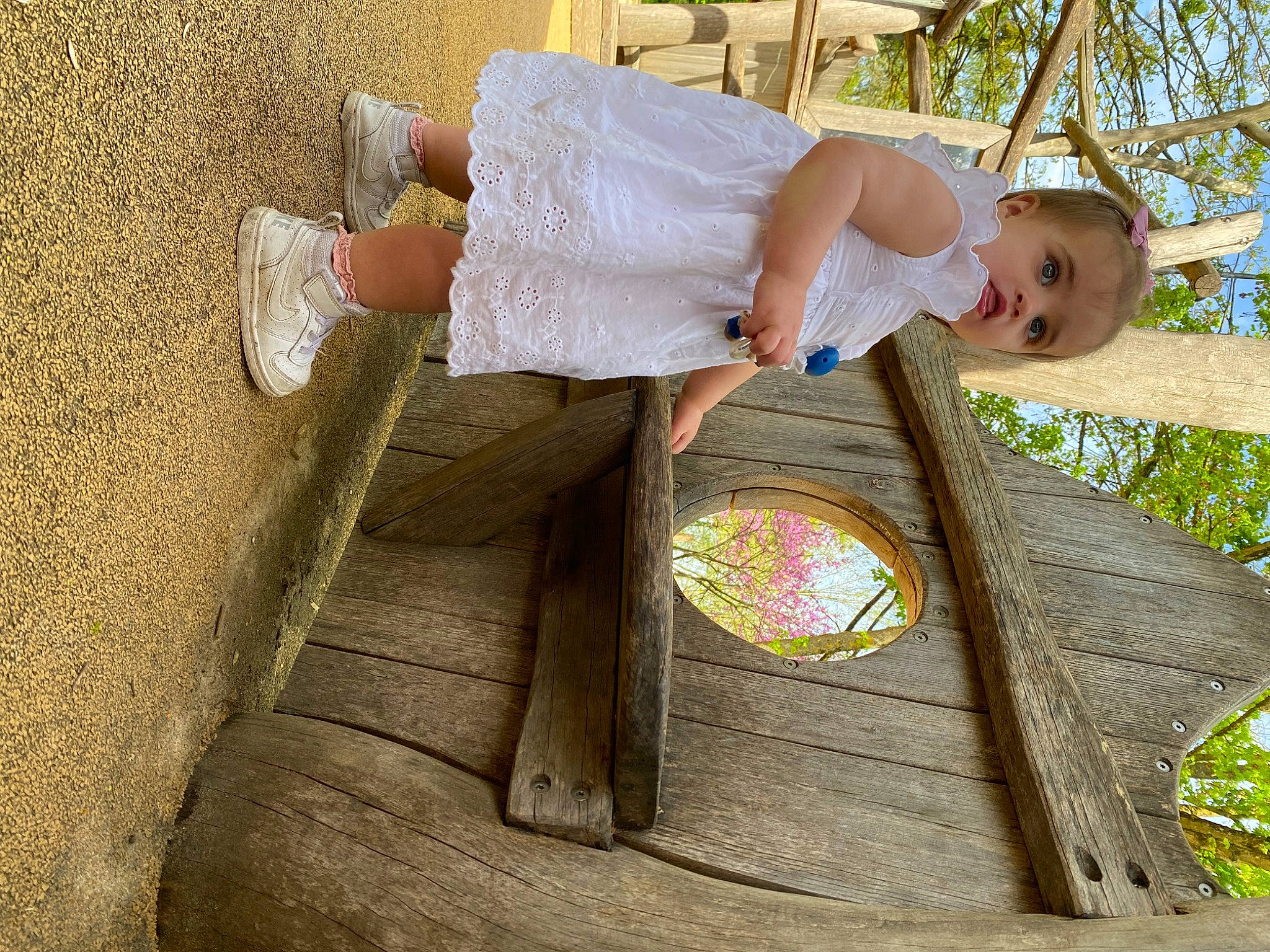 Thélïa a rejoint le concours — aidez-le/la à gagner de superbes lots ! child, dress, foot, fun, grass, happy, human_leg, knee, leisure, people_in_nature, person, plant, sandal, sky, sunglasses, thigh, toddler, tree, trunk, waist