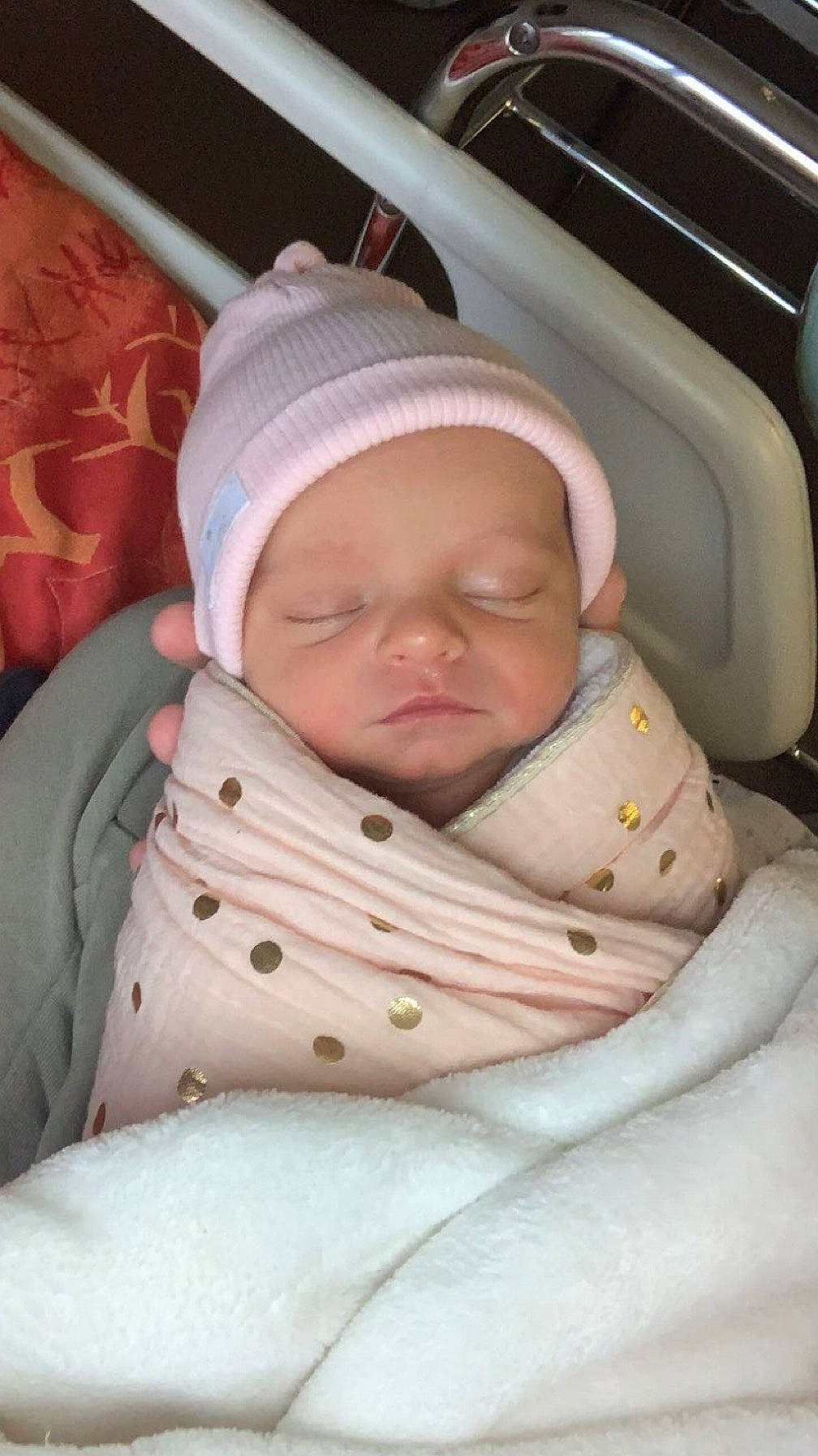 Thélïa a rejoint le concours — aidez-le/la à gagner de superbes lots ! baby, baby_products, baby_safety, baby_sleeping, baby_toddler_clothing, bedtime, car_seat, cheek, child, comfort, facial_expression, family_car, headwear, linens, nose, person, product, sitting, skin, sleep