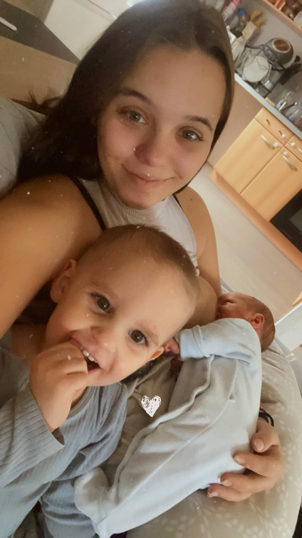 Thaïs participe au concours pour gagner de l'argent avec cette photo : baby, black_hair, cheek, child, comfort, eyelash, fun, gesture, hair, happy, home_appliance, iris, joy, kitchen_appliance, lip, mouth, nose, organ, person, skin