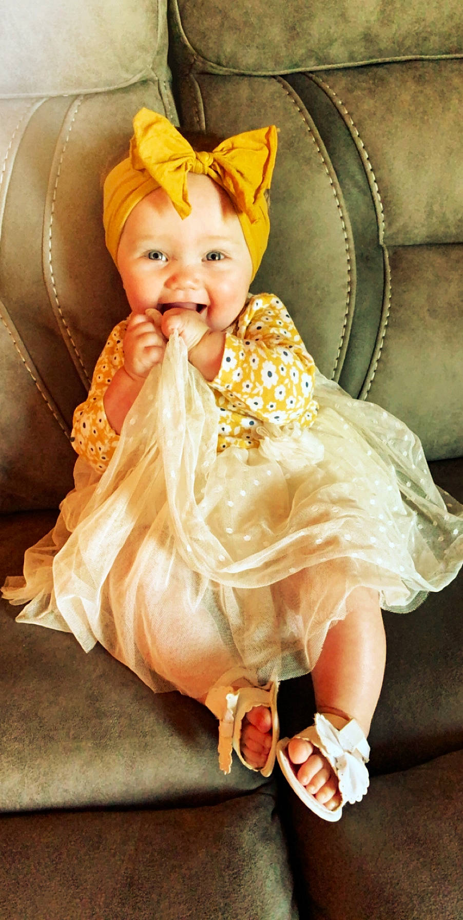 Kynsli is registered to the contest to win money with this photo: art, baby, child, child_model, ear, fictional_character, person, photography, smile, toddler, yellow