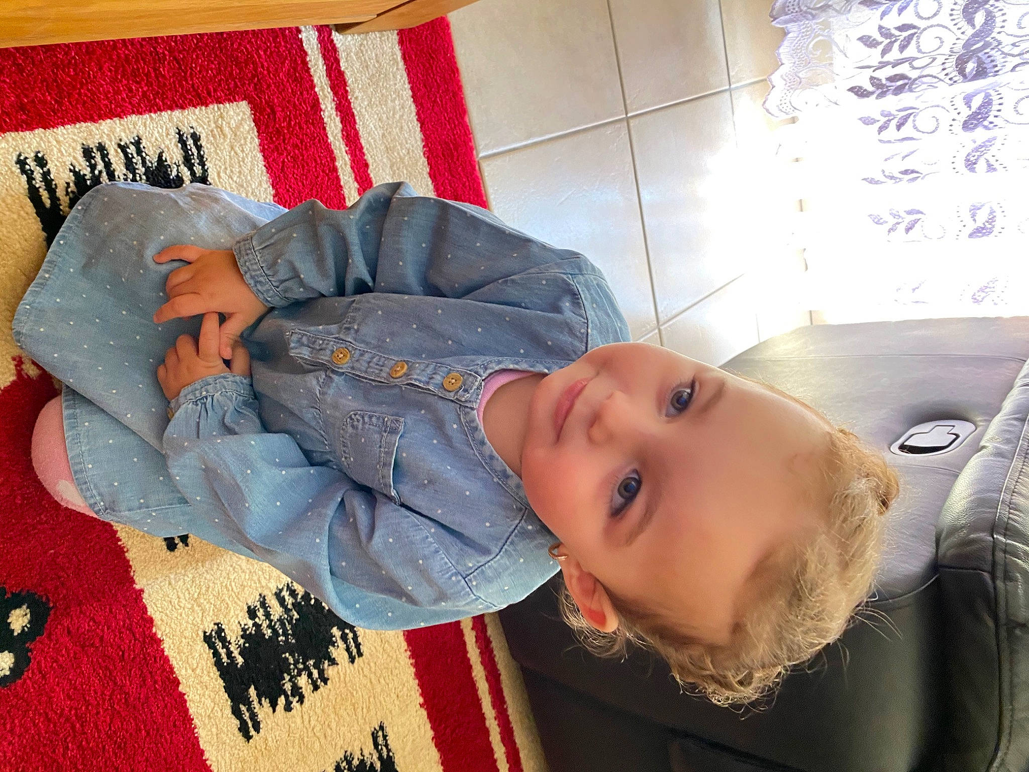 Tara participe au concours pour gagner de l'argent avec cette photo : baby, child, ear, joy, person, textile, toddler