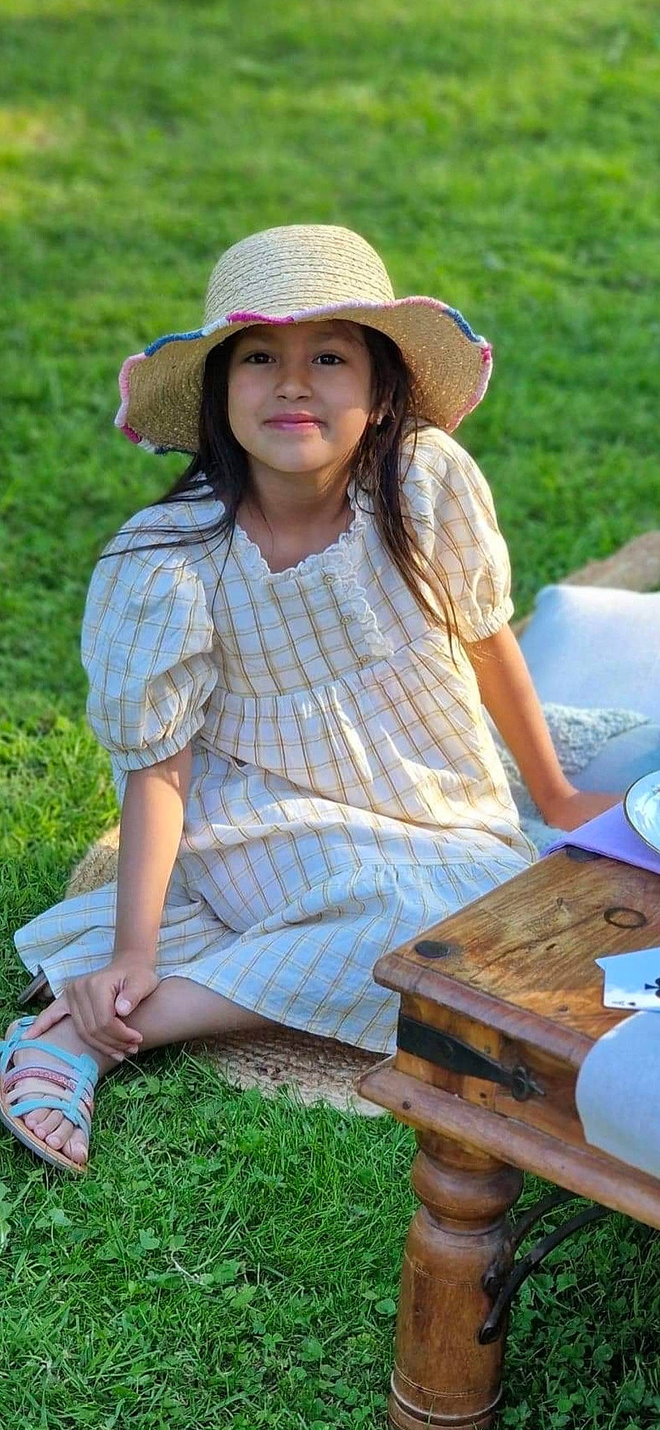 Donia participe au concours pour gagner de l'argent avec cette photo : botany, dress, fashion_accessory, grass, green, happy, hat, headwear, joy, leisure, outdoor_furniture, people_in_nature, person, picnic_table, plant, recreation, sitting, spring, summer, sun_hat