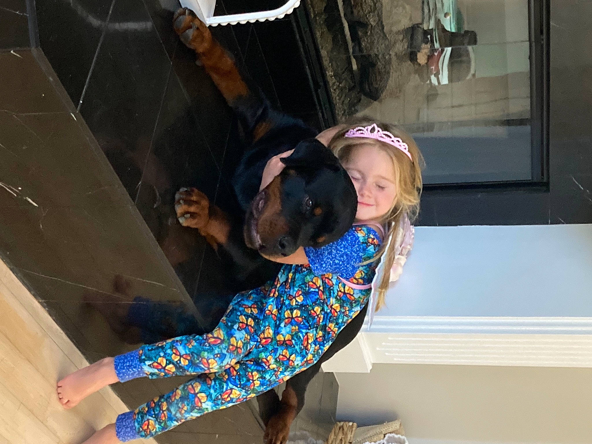 Alania joined the competition — help win amazing prizes! denim, electric_blue, entertainment, event, eyewear, fashion_design, flooring, fun, happy, human_leg, knee, leisure, person, recreation, room, sandal, sitting, sportswear, street_fashion, thigh