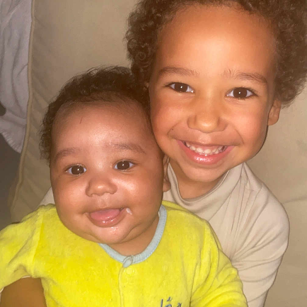 Ylhan participe au concours pour gagner de l'argent avec cette photo : baby, babylaughing, bodypart, clothing, couch, cushion, face, furniture, happy, head, homedecor, indoors, laughing, mouth, person, photography, portrait, selfie, smile, teeth