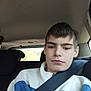 Erwan participe au concours pour gagner de l'argent avec cette photo : child, boy, car, seatbelt, jacket, window, face, hair, interior, backseat, casual, young, person, portrait, seated, vehicle, daylight, expressionless, clothing, travel