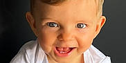Edgar a rejoint le concours — aidez-le/la à gagner de superbes lots ! child, toddler, baby, smiling, teeth, white_shirt, blond_hair, portrait, close_up, happy, eyes, cheeks, ears, skin, indoor, candid, front_facing, gaze, young, person