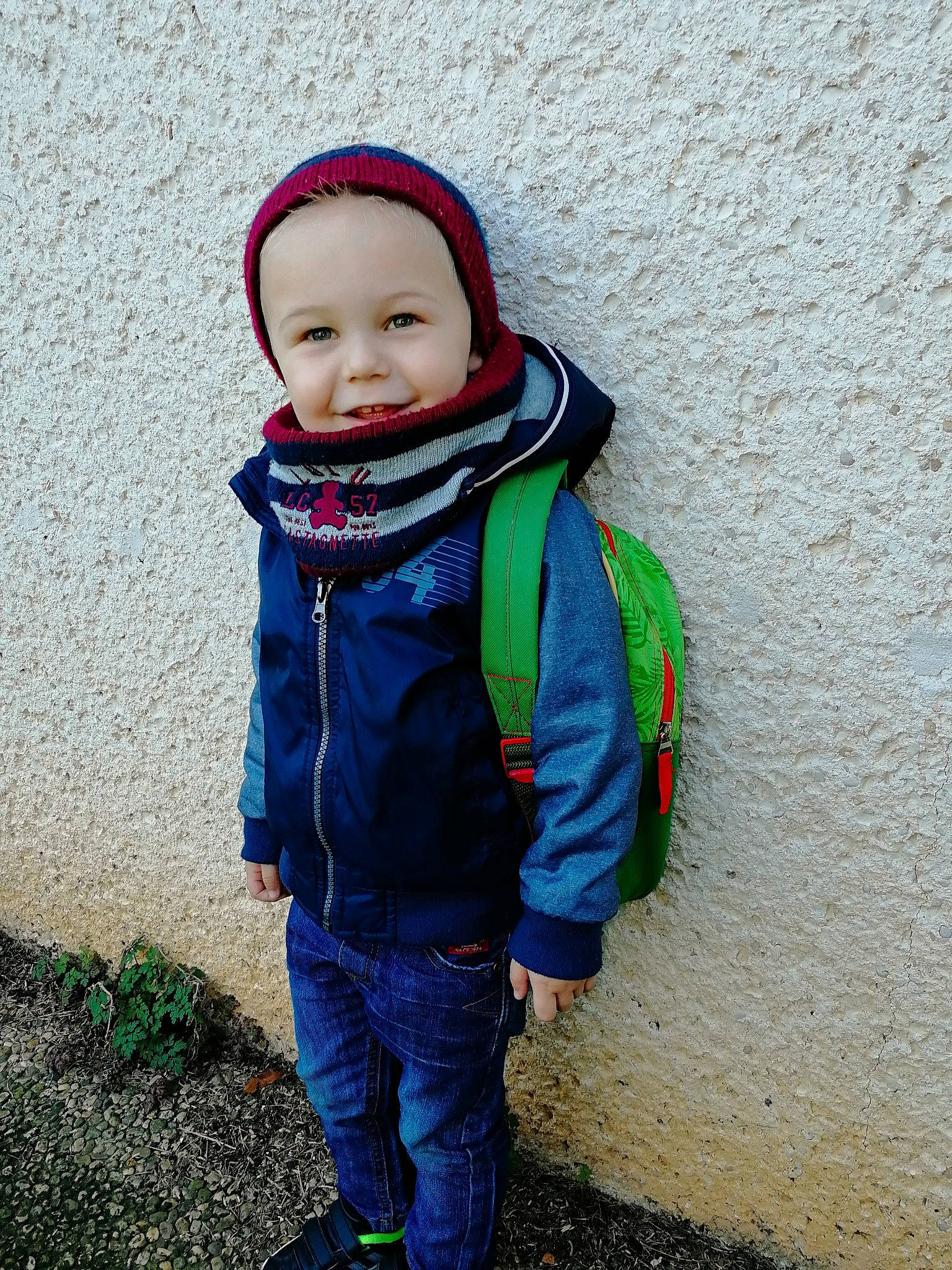 Lenny a rejoint le concours — aidez-le/la à gagner de superbes lots ! cheek, child, cool, face, fashion_accessory, green, head, headgear, hoodie, jacket, jeans, neck, outerwear, person, plant, scarf, smile, toddler, vacation