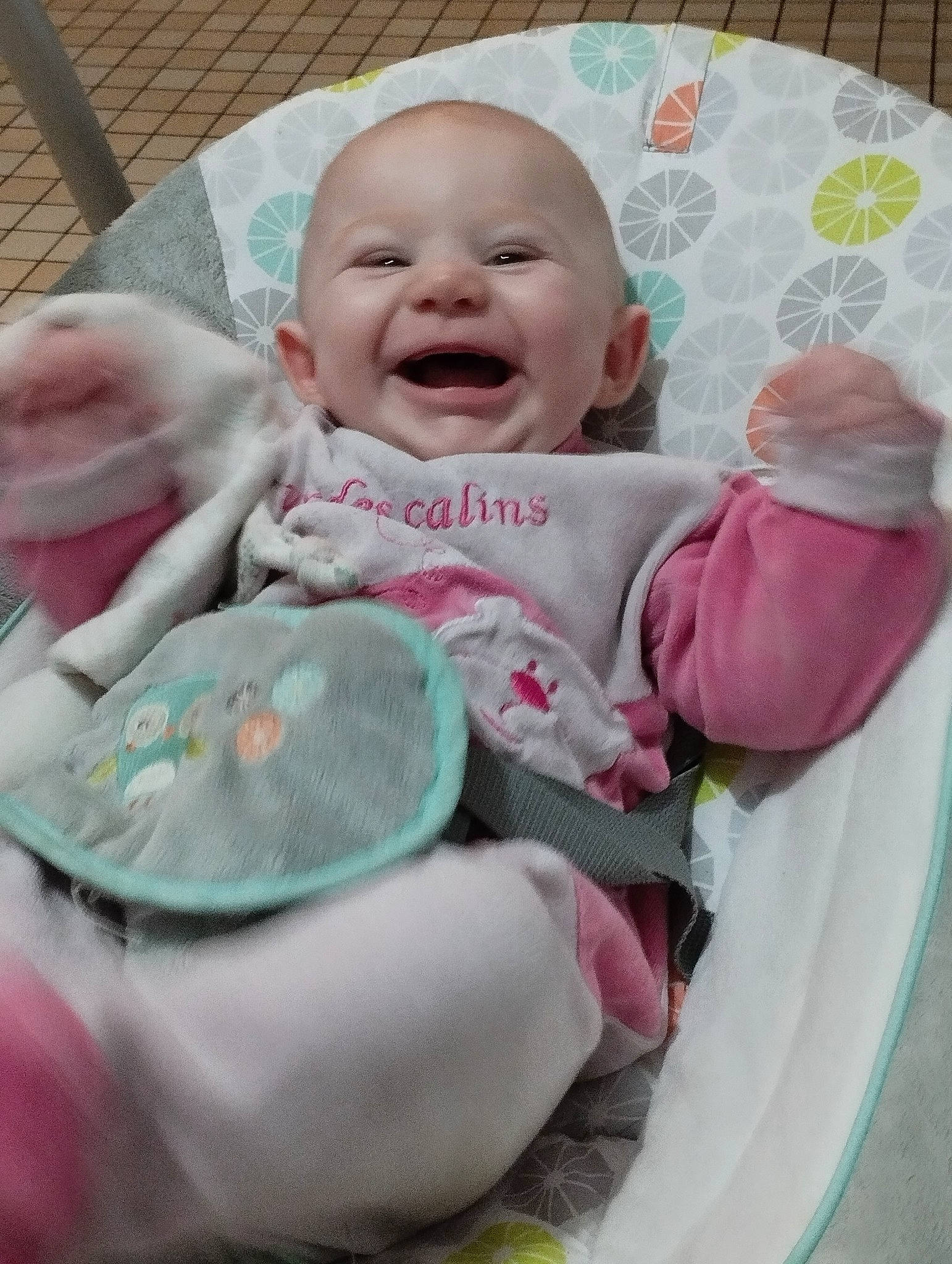 Lyana participe au concours pour gagner de l'argent avec cette photo : baby, baby_products, baby_safety, baby_toddler_clothing, cheek, child, comfort, event, eye, face, happy, head, laugh, linens, person, pink, sitting, skin, smile, textile