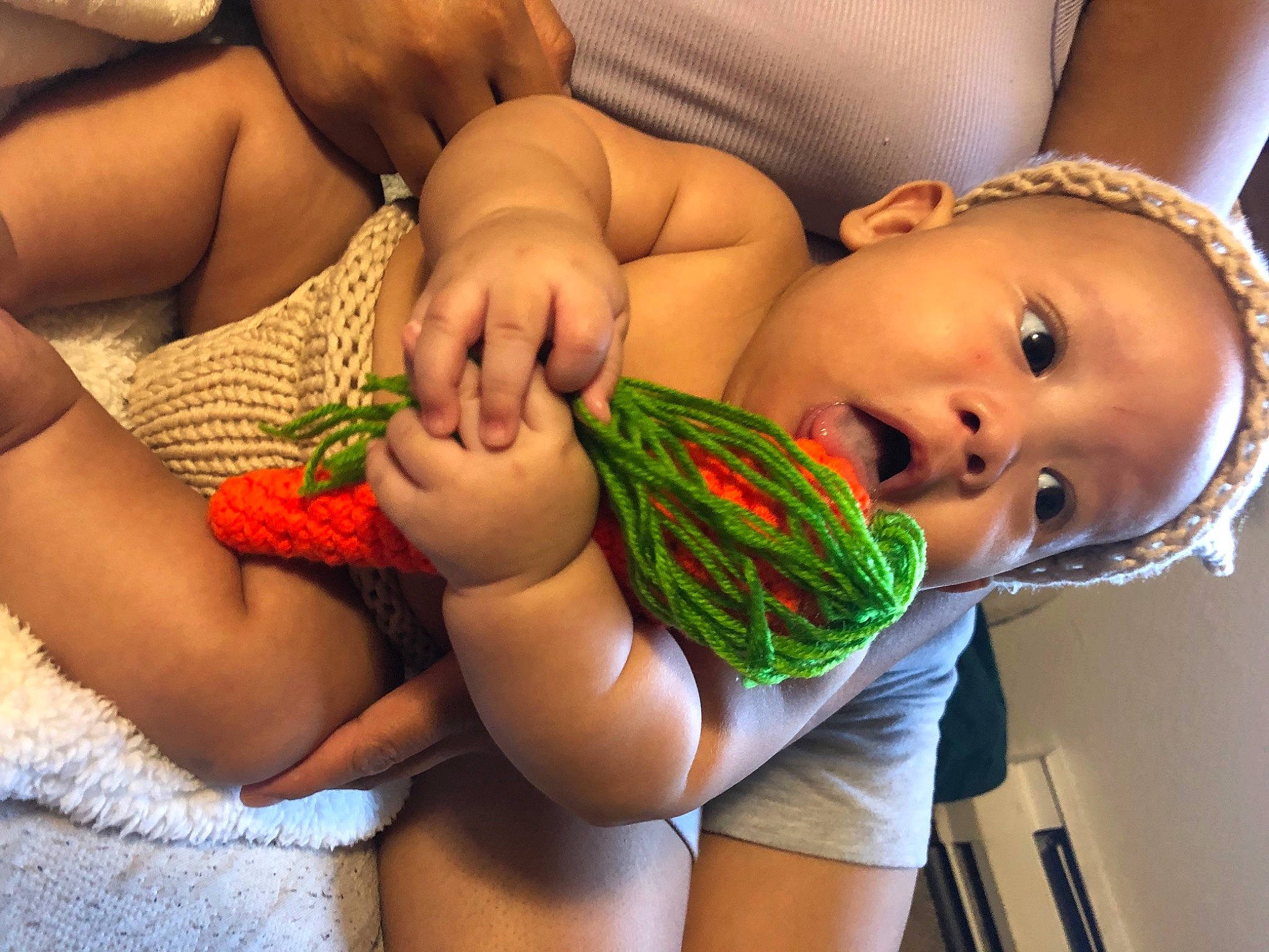 Kai is registered to the contest to win money with this photo: abdomen, baby, chest, child, comfort, elbow, eyelash, finger, happy, human_body, human_leg, joint, mouth, nail, person, skin, surprise, thigh, thumb, toddler