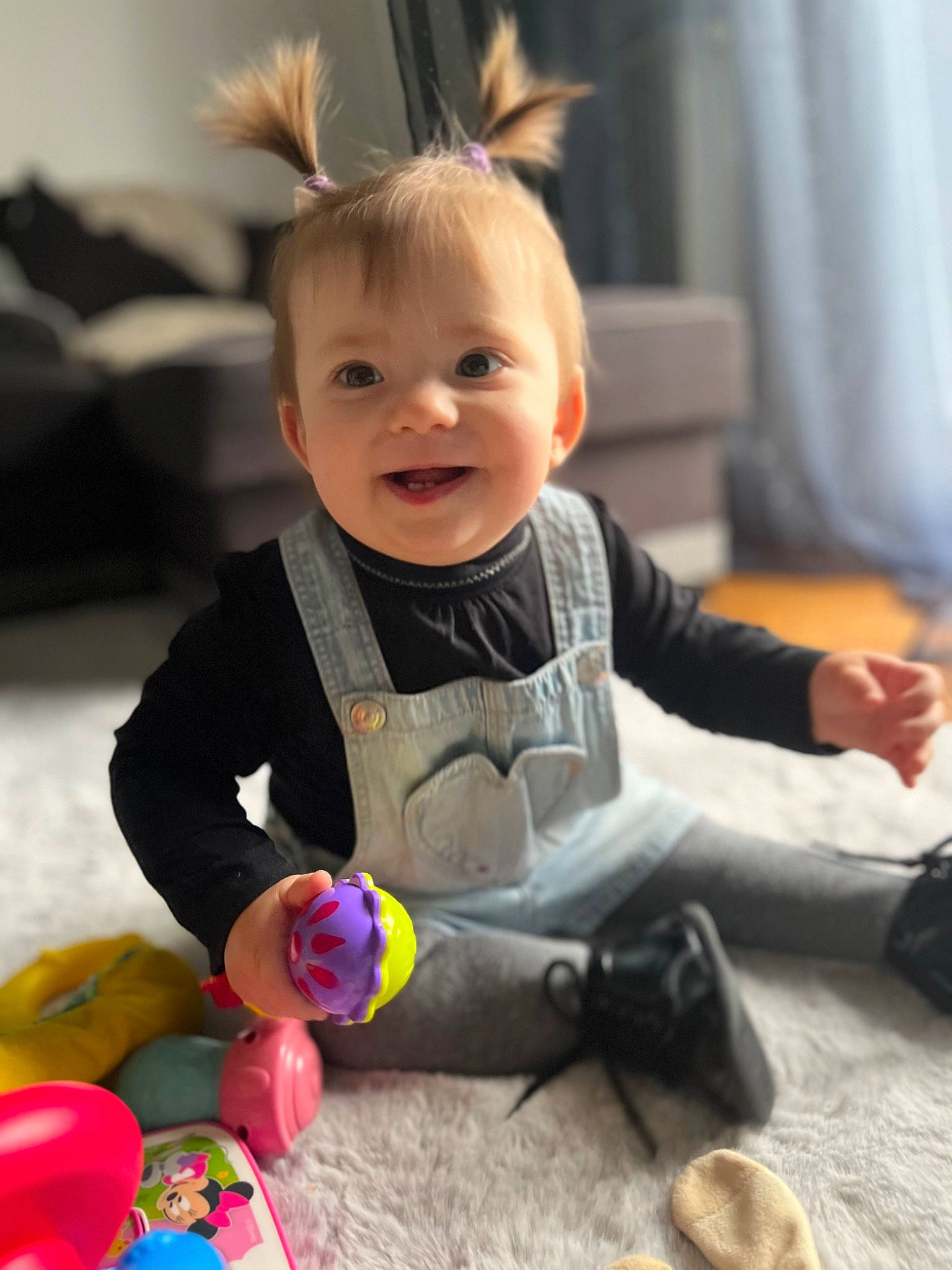 Naïla a rejoint le concours — aidez-le/la à gagner de superbes lots ! baby, baby_playing_with_toys, baby_toddler_clothing, cheek, child, curtain, face, flooring, fun, happy, iris, people, person, photograph, product, sitting, skin, smile, snapshot, toddler