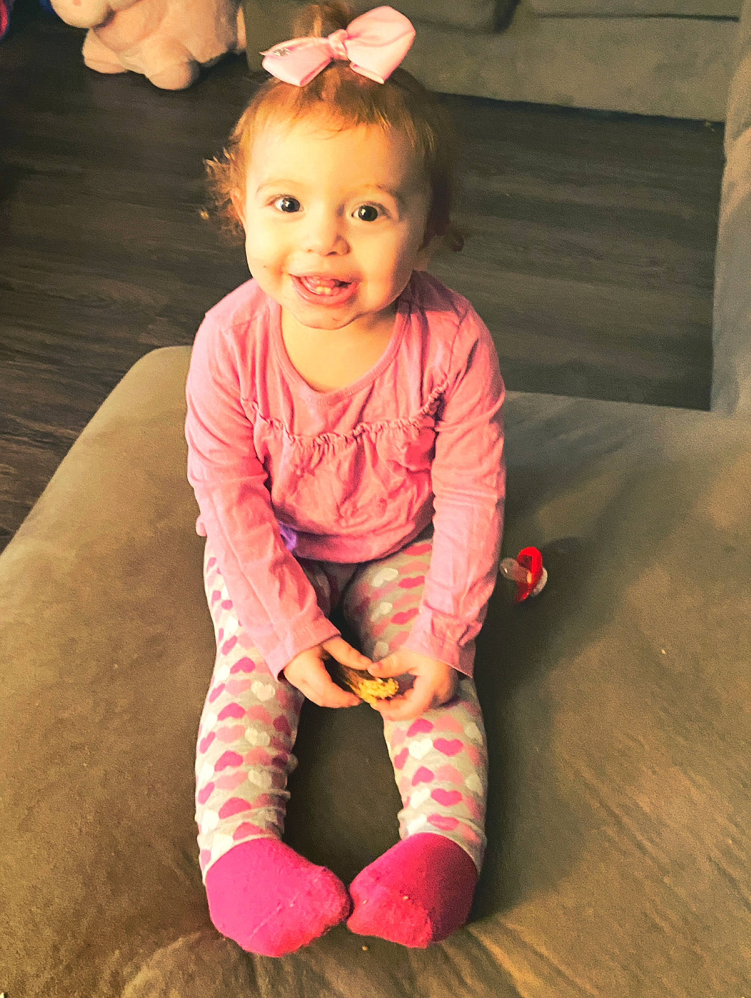 Maya is registered to the contest to win money with this photo: arm, baby_toddler_clothing, child, joint, joy, leg, person, pink, play, skin, smile, toddler