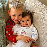 Emma participe au concours pour gagner de l'argent avec cette photo : baby, blanket, child, couch, cozy, cute, family, happy, home, hugging, indoor, infant, love, pajamas, portrait, relaxed, siblings, smiling, toddler, together