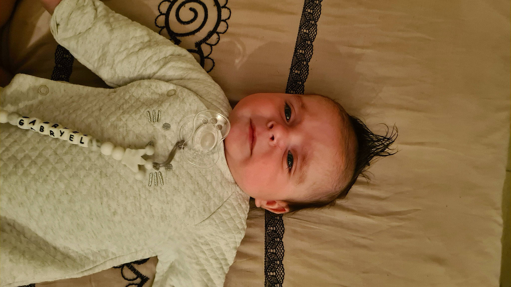 Gabryel a rejoint le concours — aidez-le/la à gagner de superbes lots ! baby, baby_toddler_clothing, cheek, comfort, ear, eye, eyebrow, face, finger, hair, hand, happy, head, human_body, iris, nose, person, skin, smile, toddler