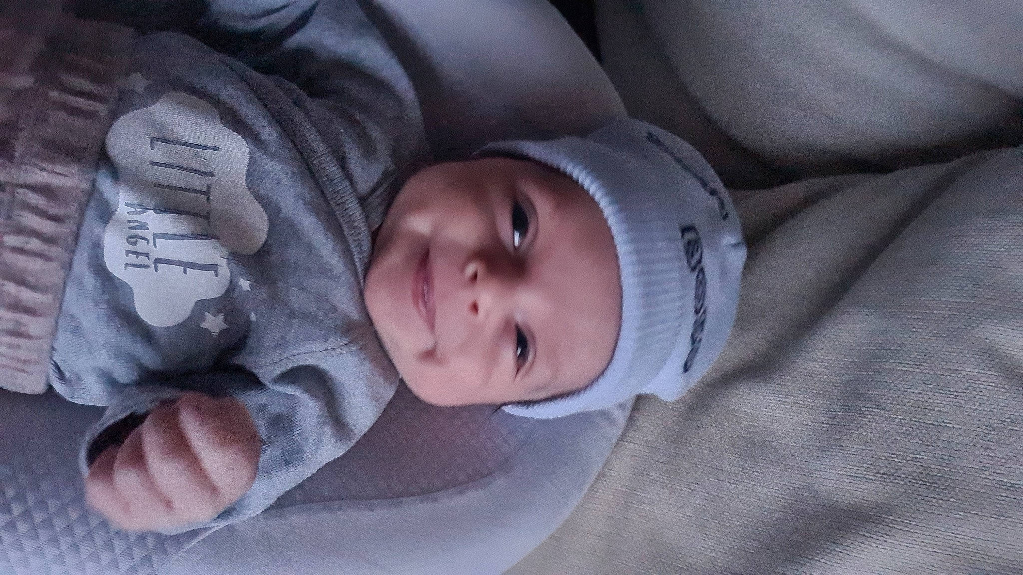 Gabryel a rejoint le concours — aidez-le/la à gagner de superbes lots ! baby, baby_toddler_clothing, cheek, child, comfort, eye, face, flash_photography, grey, head, headgear, headwear, joy, lip, mouth, nose, person, plant, skin, sleeve