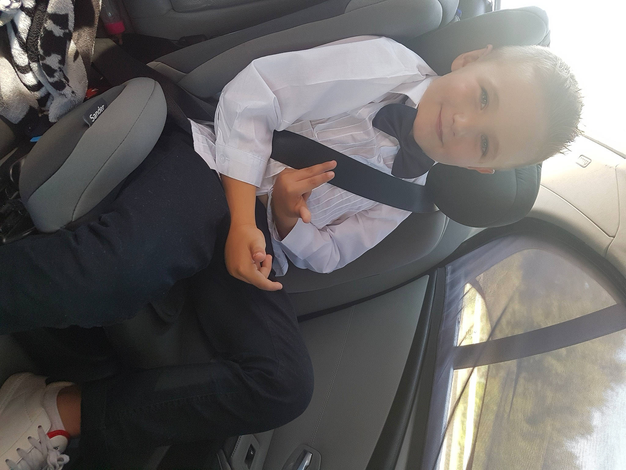 Nathan participe au concours pour gagner de l'argent avec cette photo : auto_part, automotive_design, automotive_exterior, automotive_lighting, automotive_tire, automotive_wheel_system, car, car_seat, car_seat_cover, dress, gesture, head_restraint, hood, joy, land_vehicle, motor_vehicle, person, personal_luxury_car, steering_wheel, vehicle