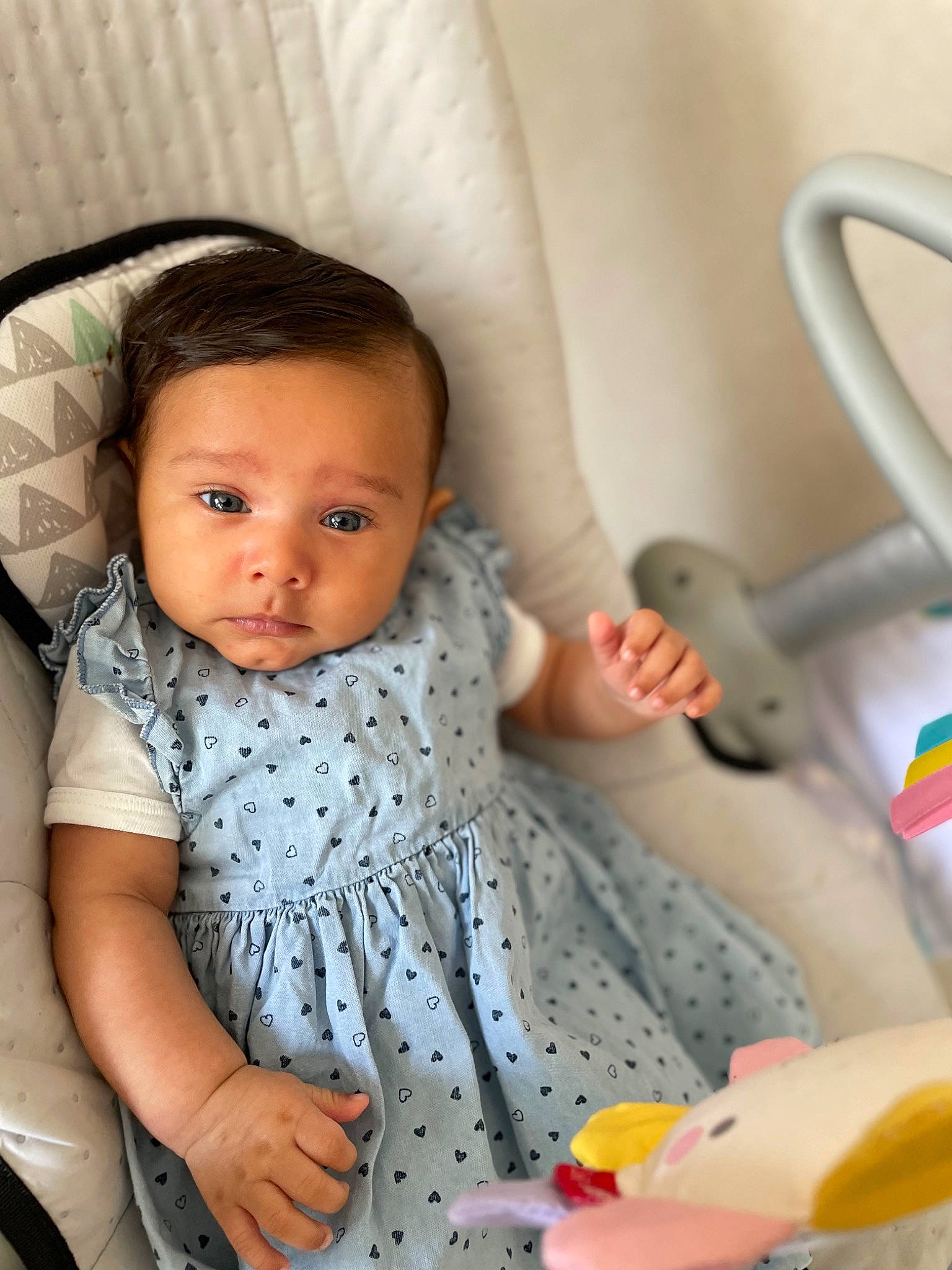 Aby participe au concours pour gagner de l'argent avec cette photo : baby, baby_products, baby_toddler_clothing, cheek, child, comfort, drink, fun, happy, nose, person, plastic_bottle, play, room, sitting, skin, tableware, textile, toddler, toy