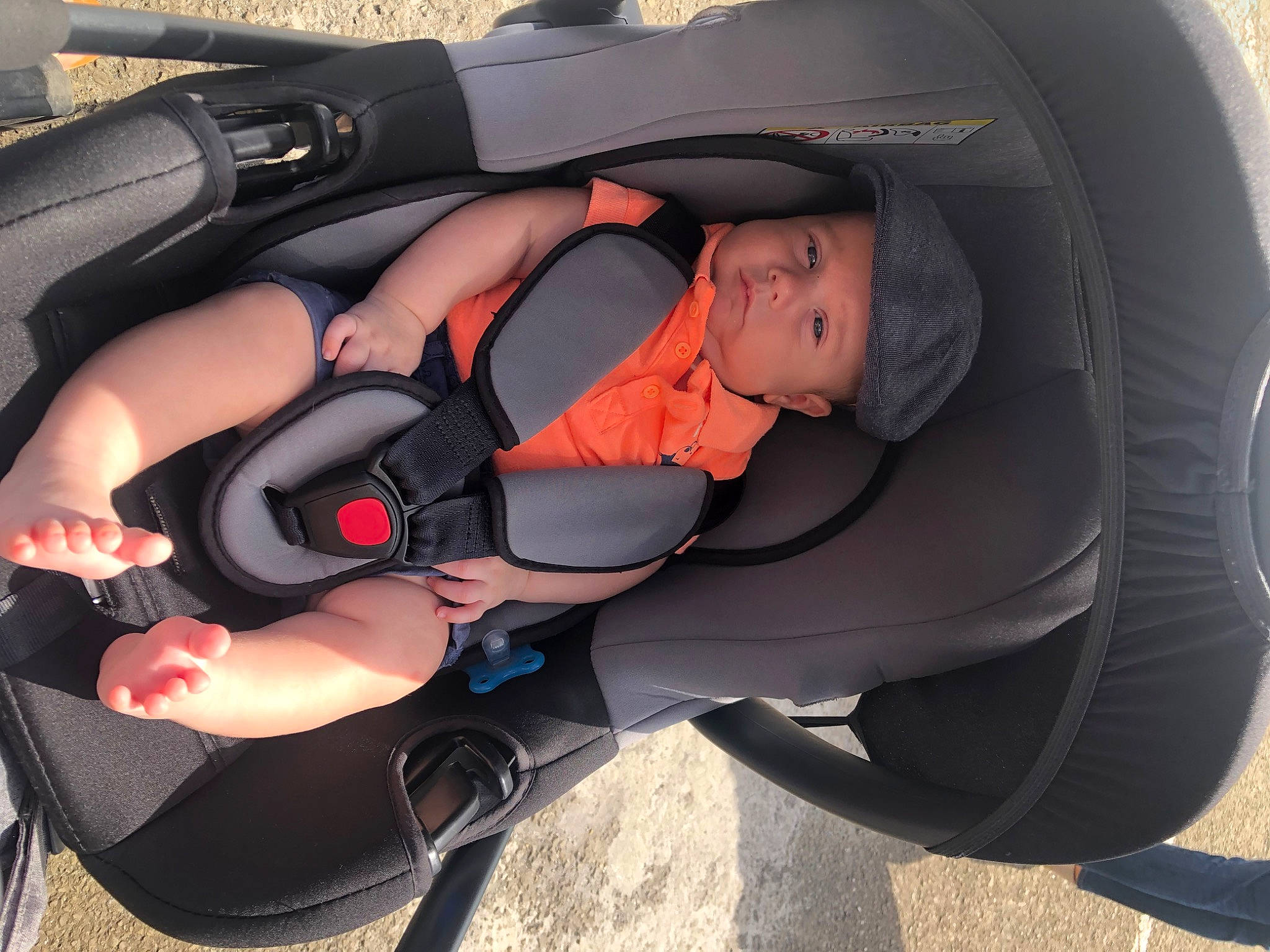 Timéo a rejoint le concours — aidez-le/la à gagner de superbes lots ! auto_part, automotive_design, automotive_exterior, automotive_tire, automotive_wheel_system, baby, baby_carriage, car, car_seat, comfort, fender, headwear, hood, motor_vehicle, person, personal_luxury_car, tire, toddler, vehicle, vehicle_door