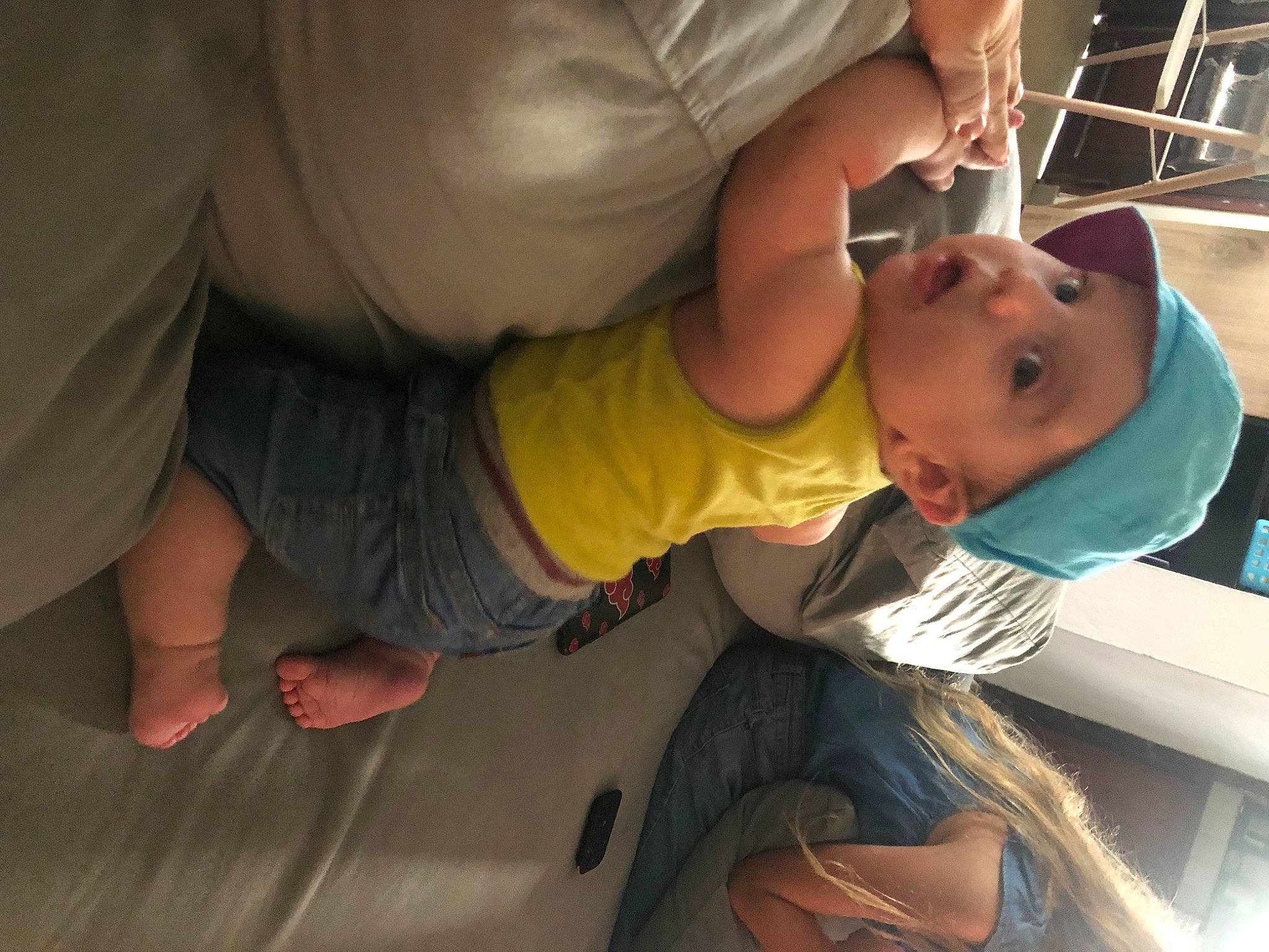 Timéo a rejoint le concours — aidez-le/la à gagner de superbes lots ! baby, baby_products, baby_toddler_clothing, cheek, child, comfort, elbow, facial_expression, finger, fun, gesture, hand, happy, headwear, human_leg, joint, knee, mouth, nose, person